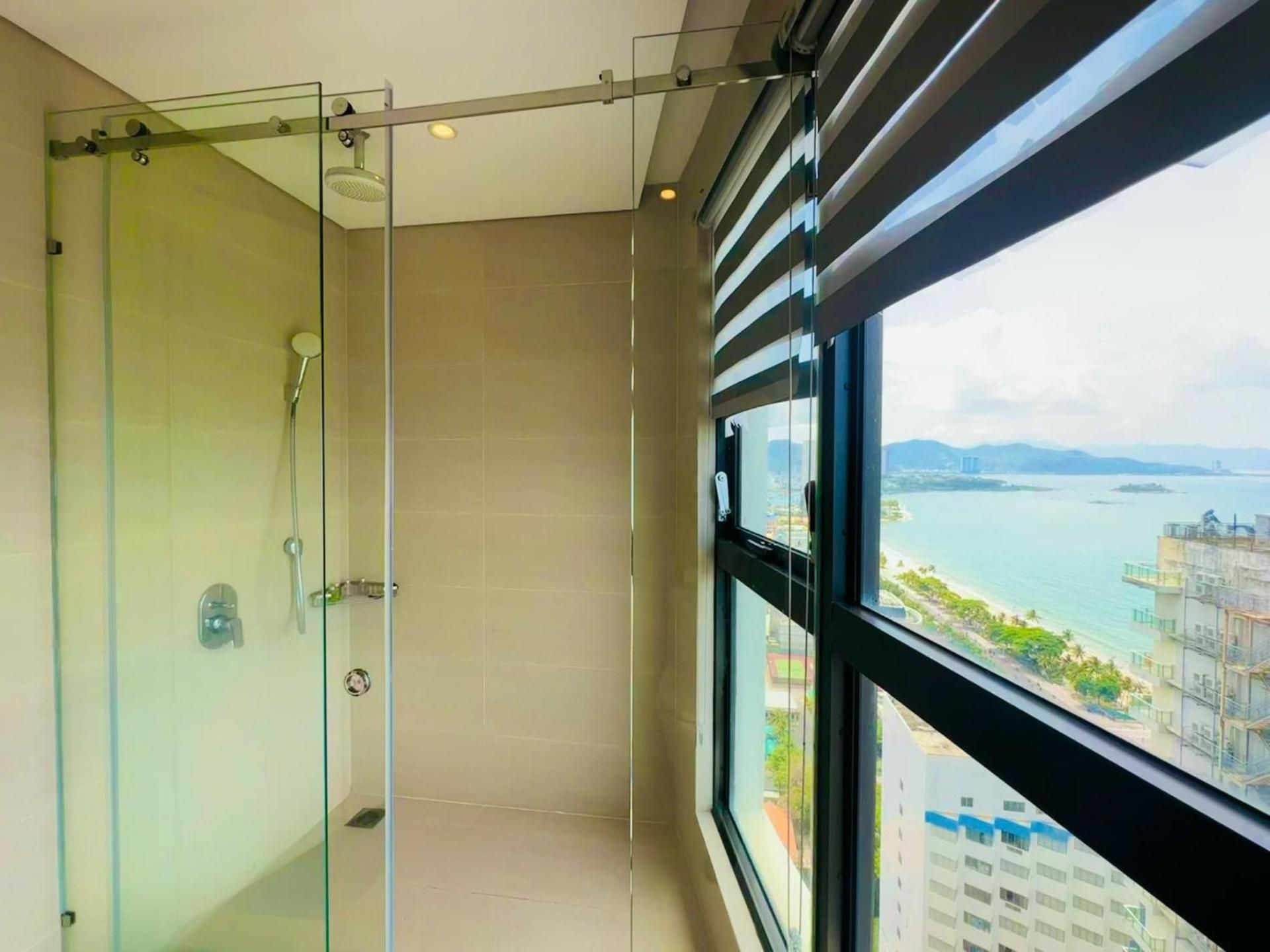 Three-Bedroom Apartment with Balcony
