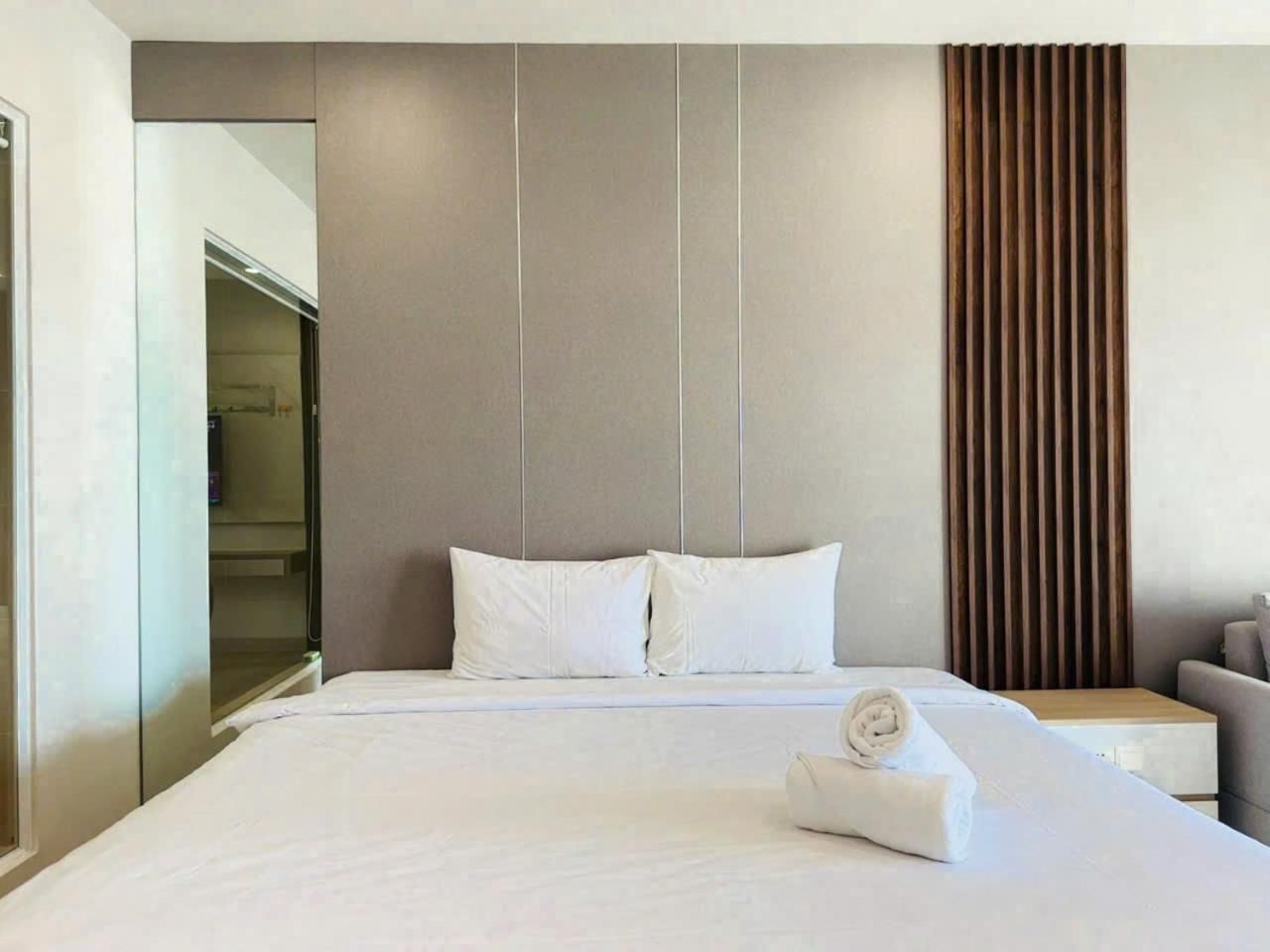 Three-Bedroom Apartment with Balcony