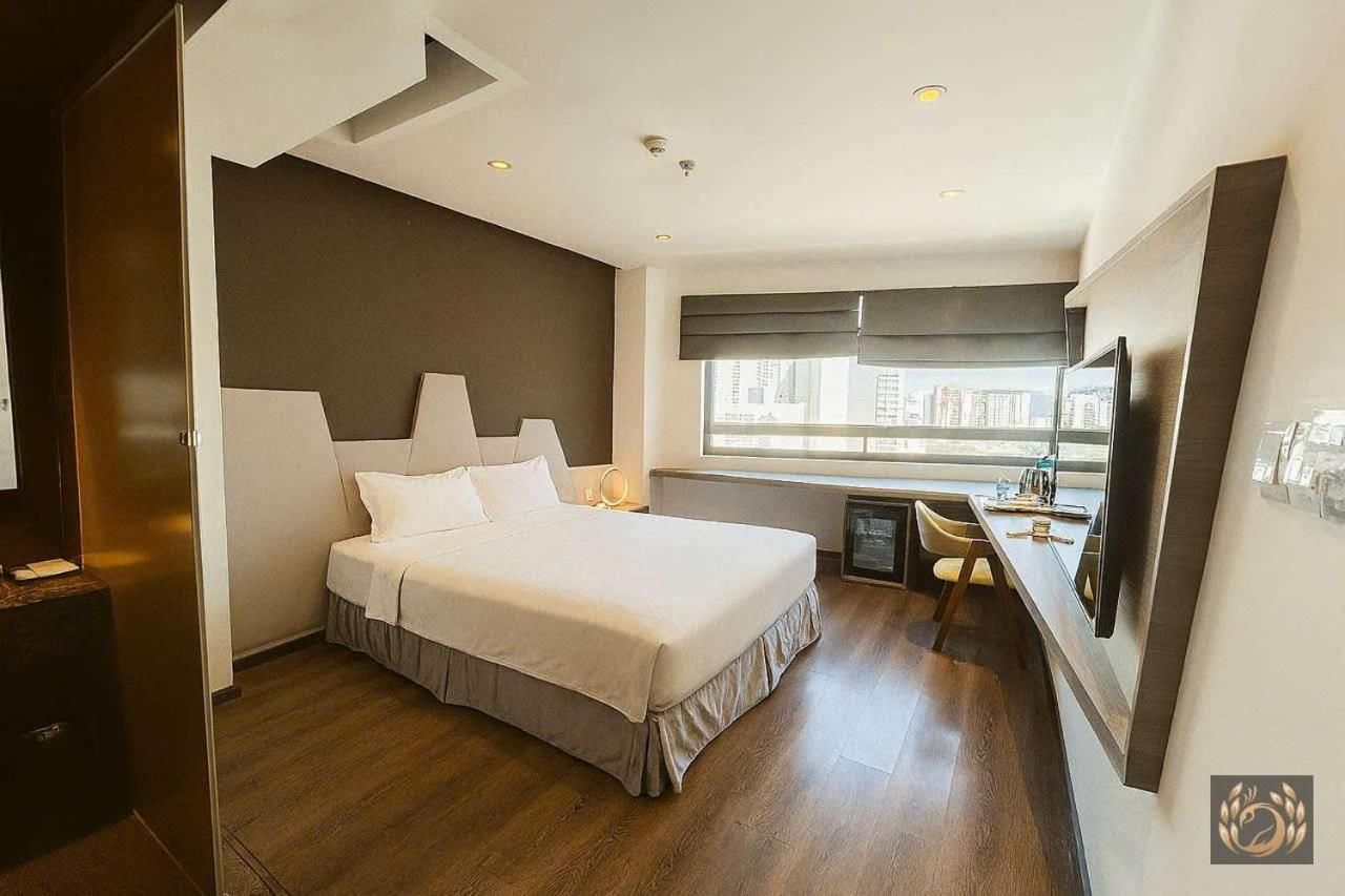 Deluxe with Window