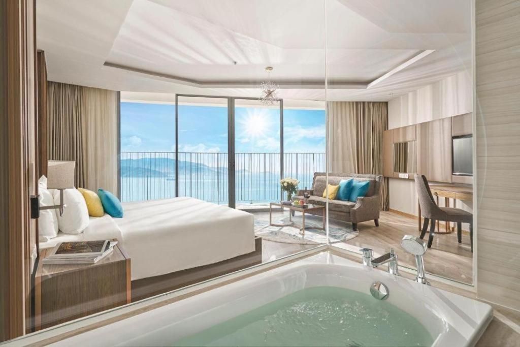 1 King Suite Premium Room Non-Smoking
