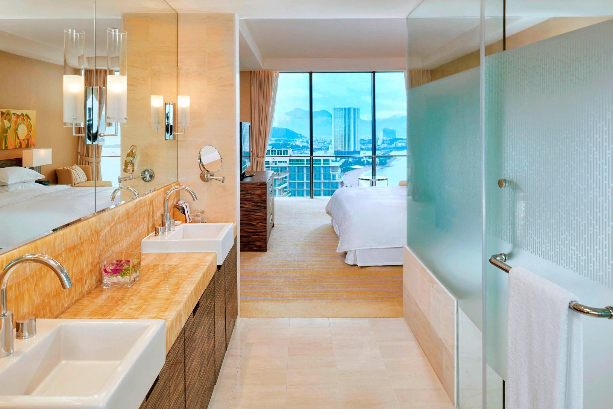 Club Lounge Access, 2 Bedroom Apartment, Bedroom 1: 1 King, Bedroom 2: 2 Twin, Ocean View