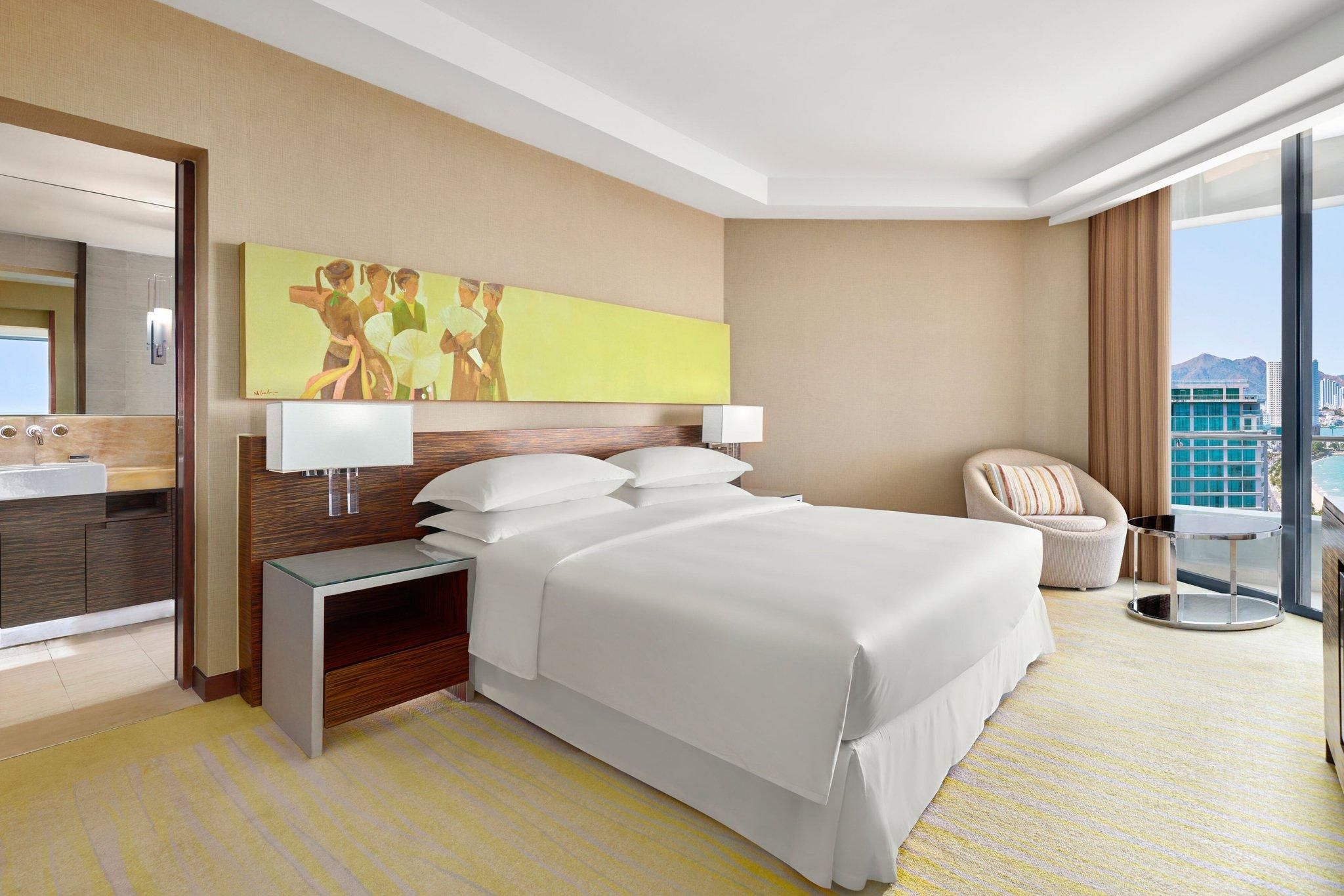 Club lounge access, 1 Bedroom Executive Suite, 1 King, Ocean view