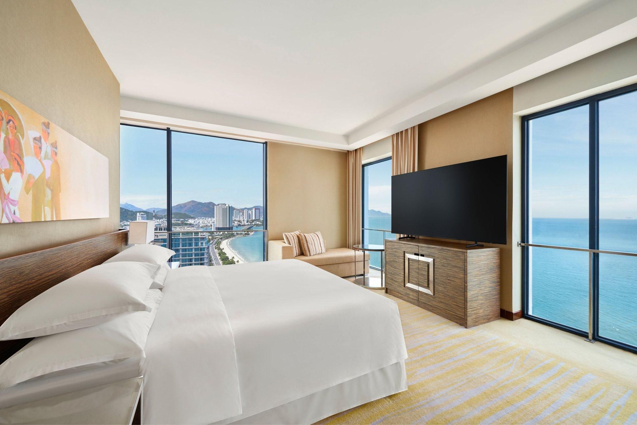 Club Lounge Access, 2 Bedroom Apartment, Bedroom 1: 1 King, Bedroom 2: 2 Twin, Ocean View