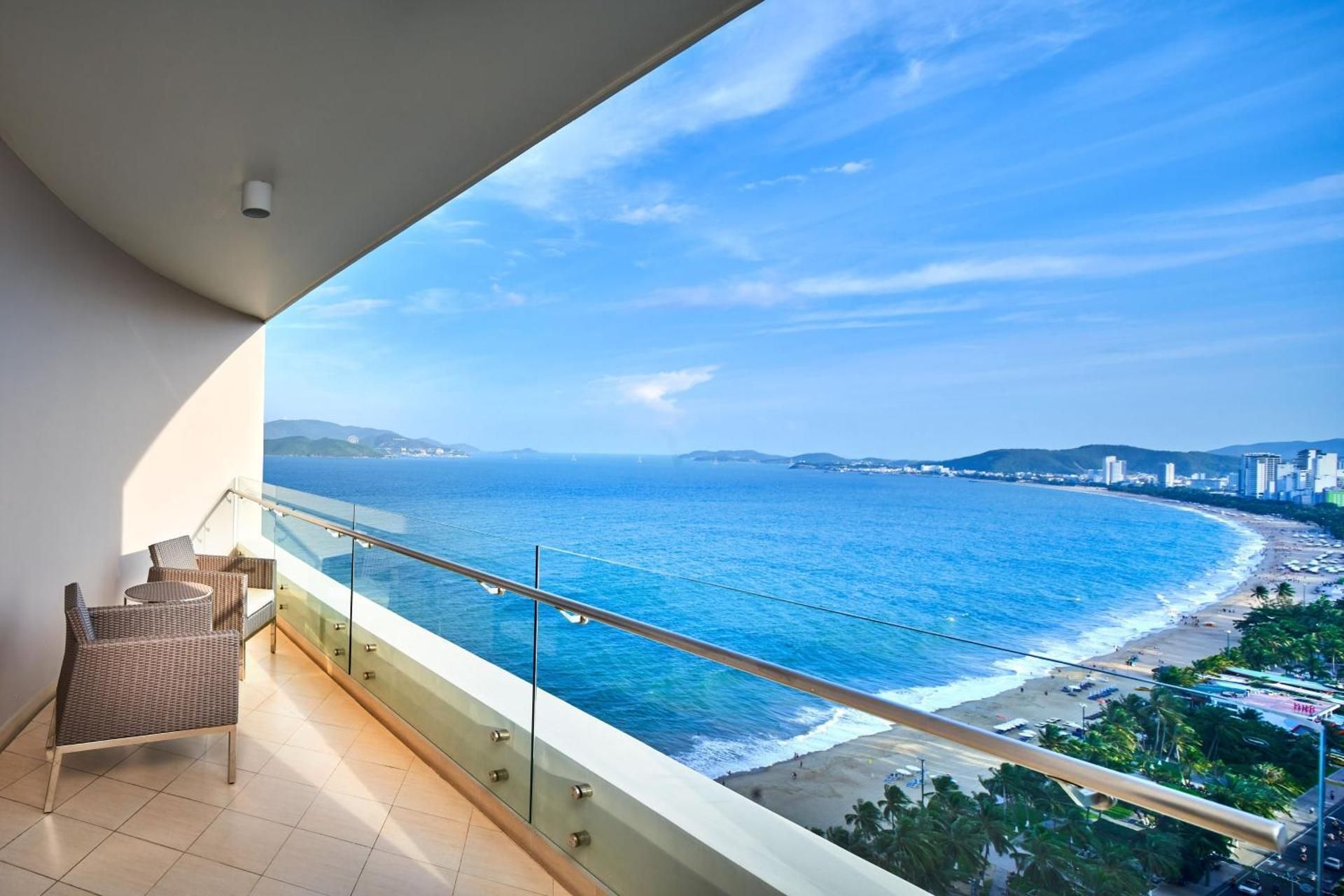 Club lounge access, 1 Bedroom Executive Suite, 1 King, Ocean view