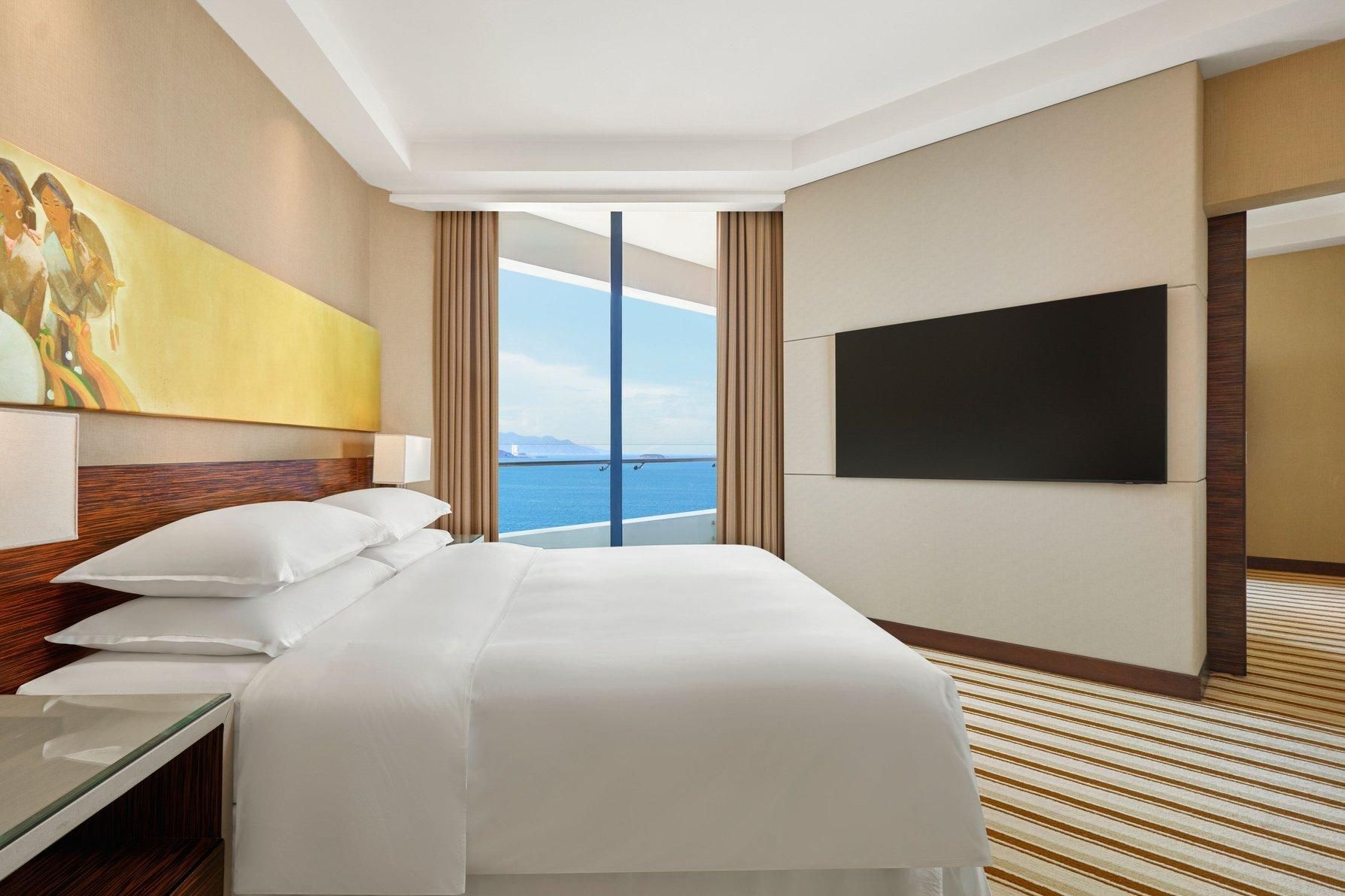 Club lounge access, 1 Bedroom Junior Suite, 1 King, Ocean view