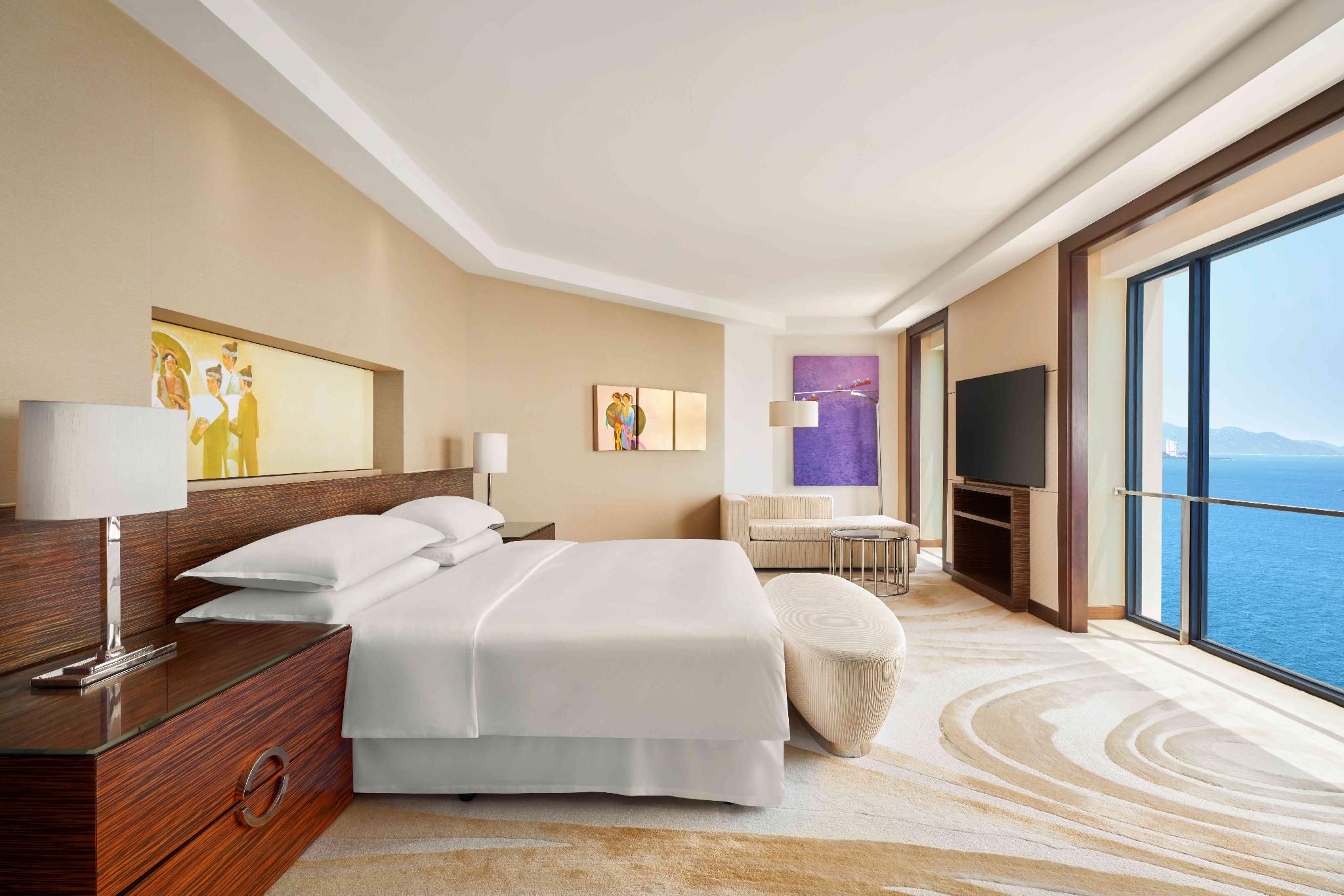 Club lounge access, 1 Bedroom Presidential Suite, 1 King, Ocean view, High floor