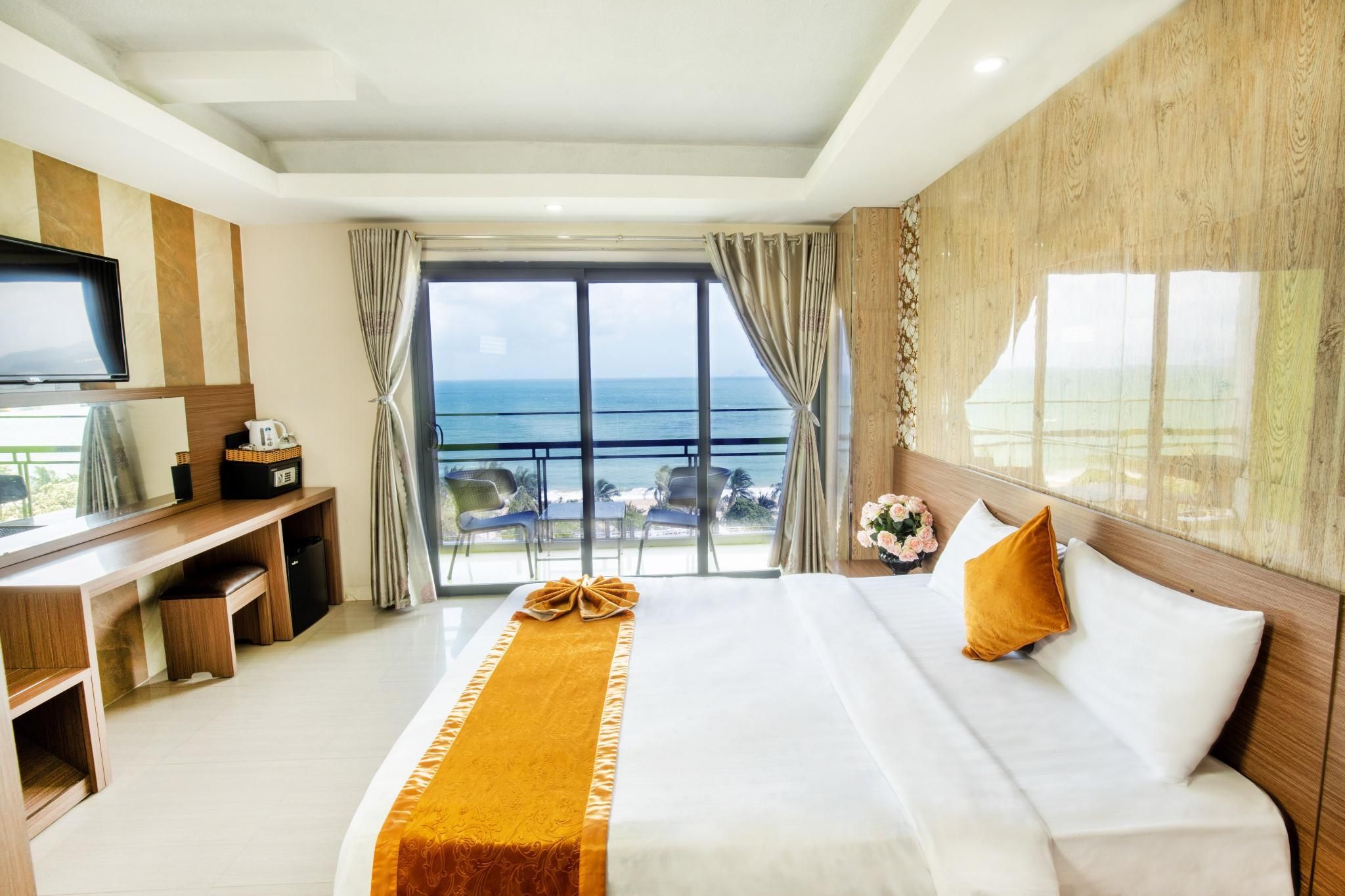 Deluxe Double or Twin with Sea View