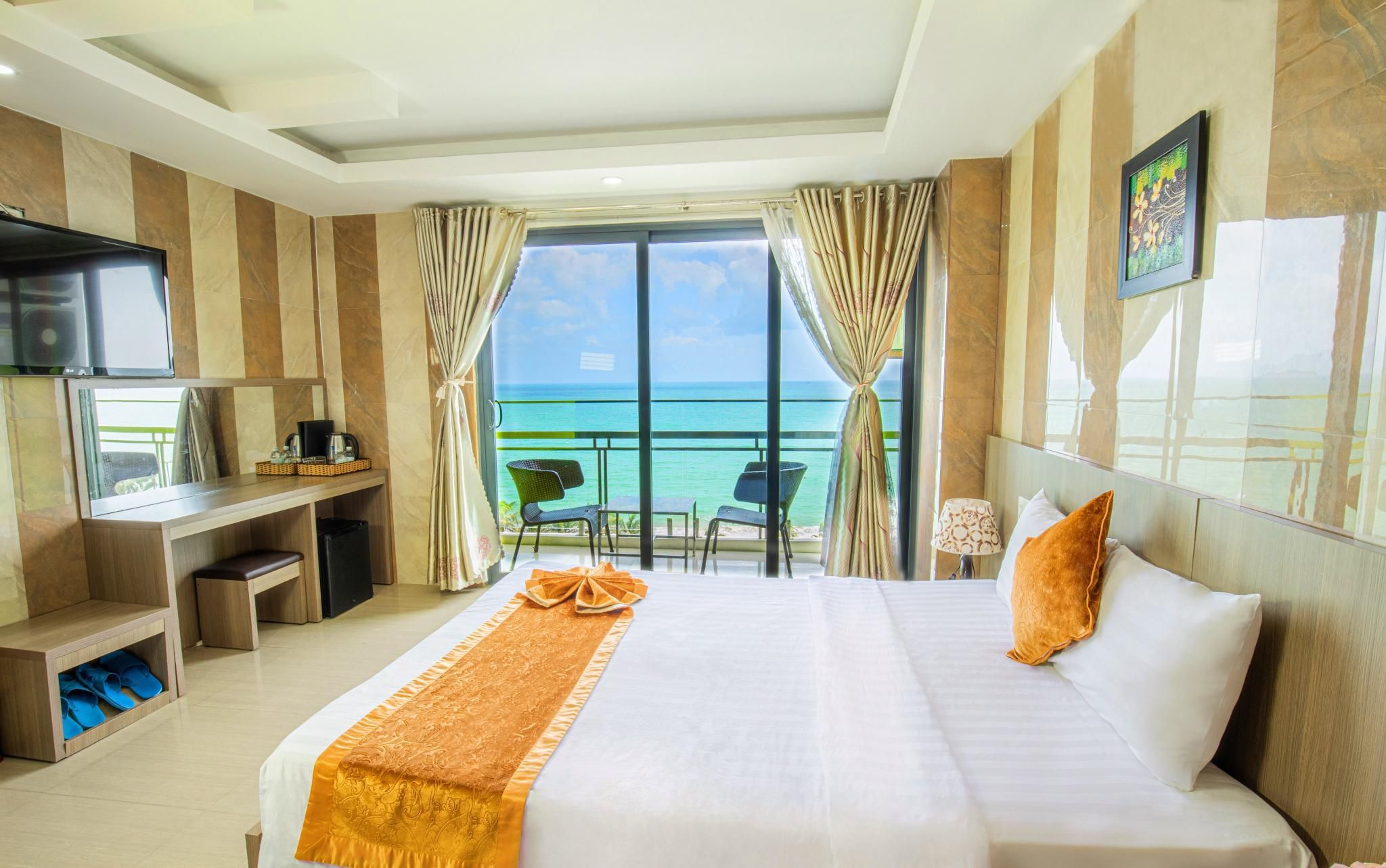 Deluxe Double or Twin with Sea View