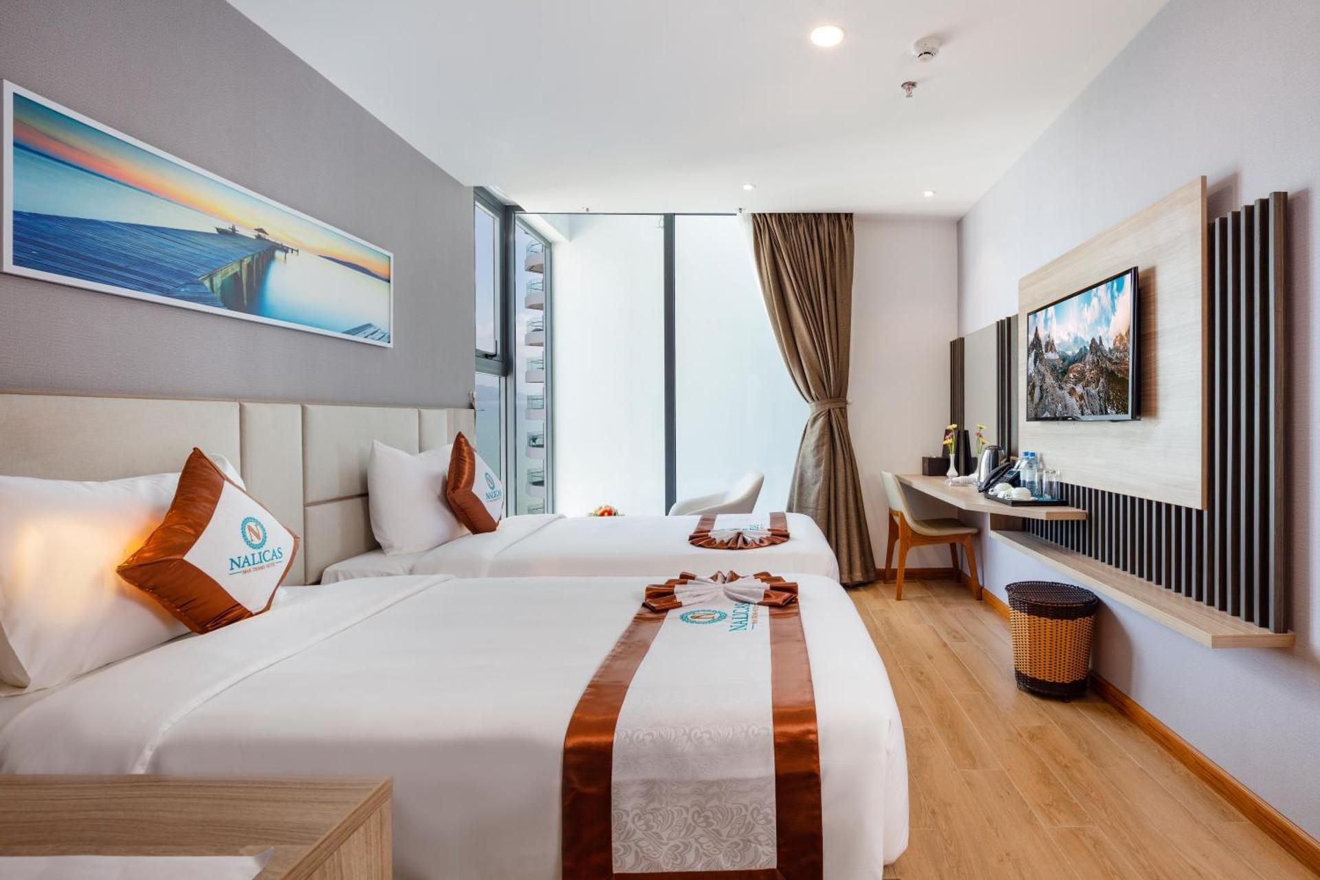 Deluxe Double or Twin Room with Partial Sea View