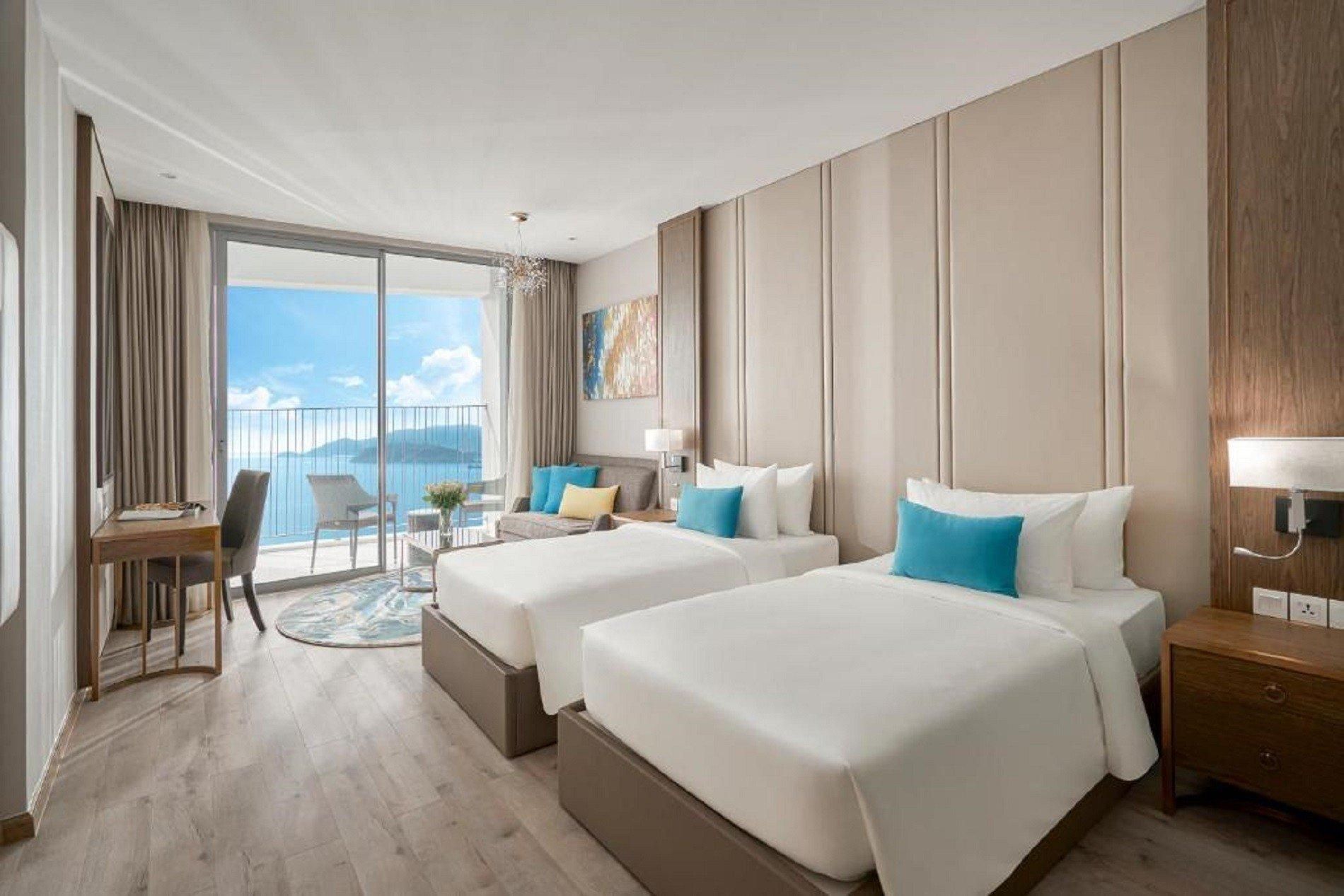 Deluxe Ocean Twin View with Balcony
