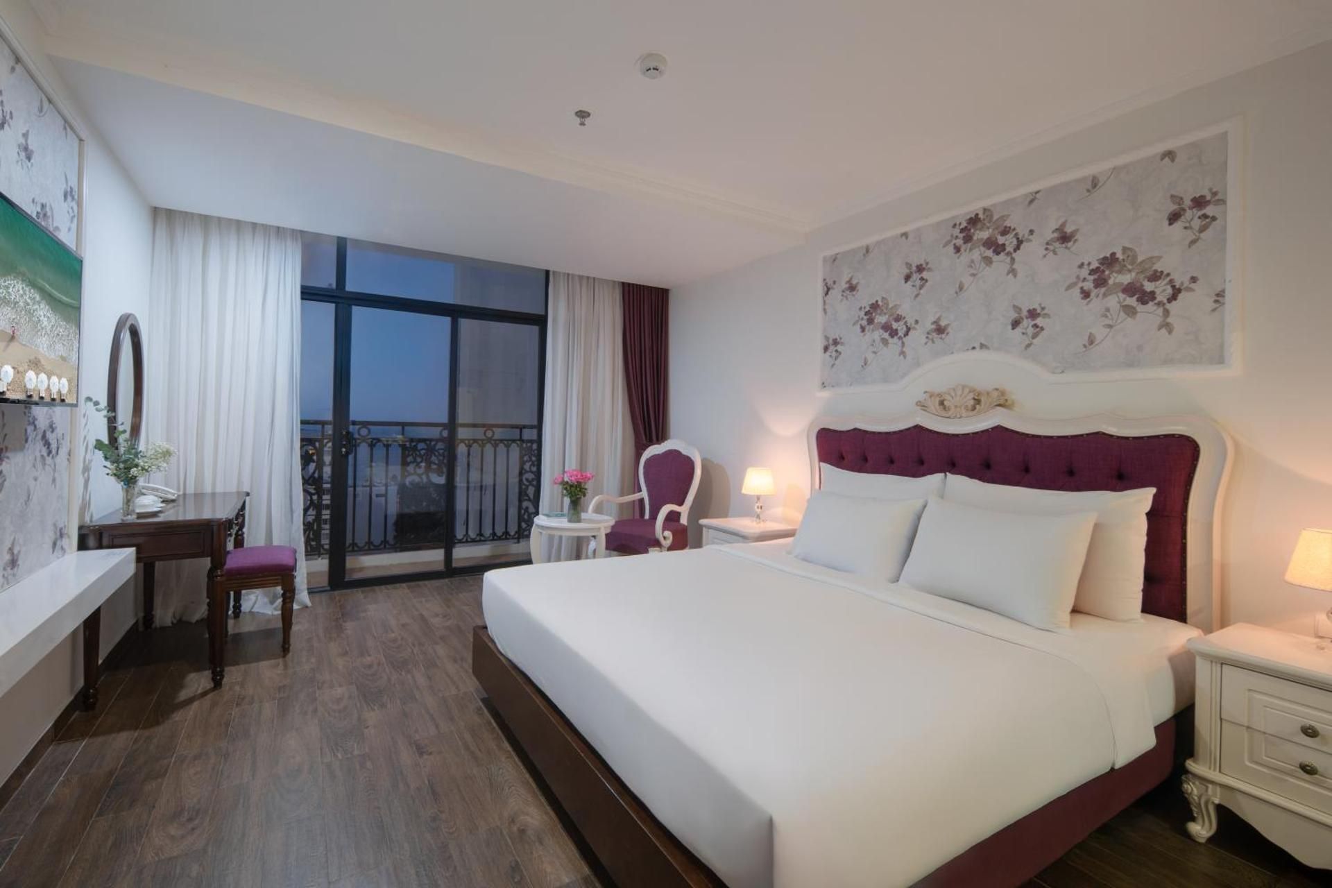 Queen Room with Balcony