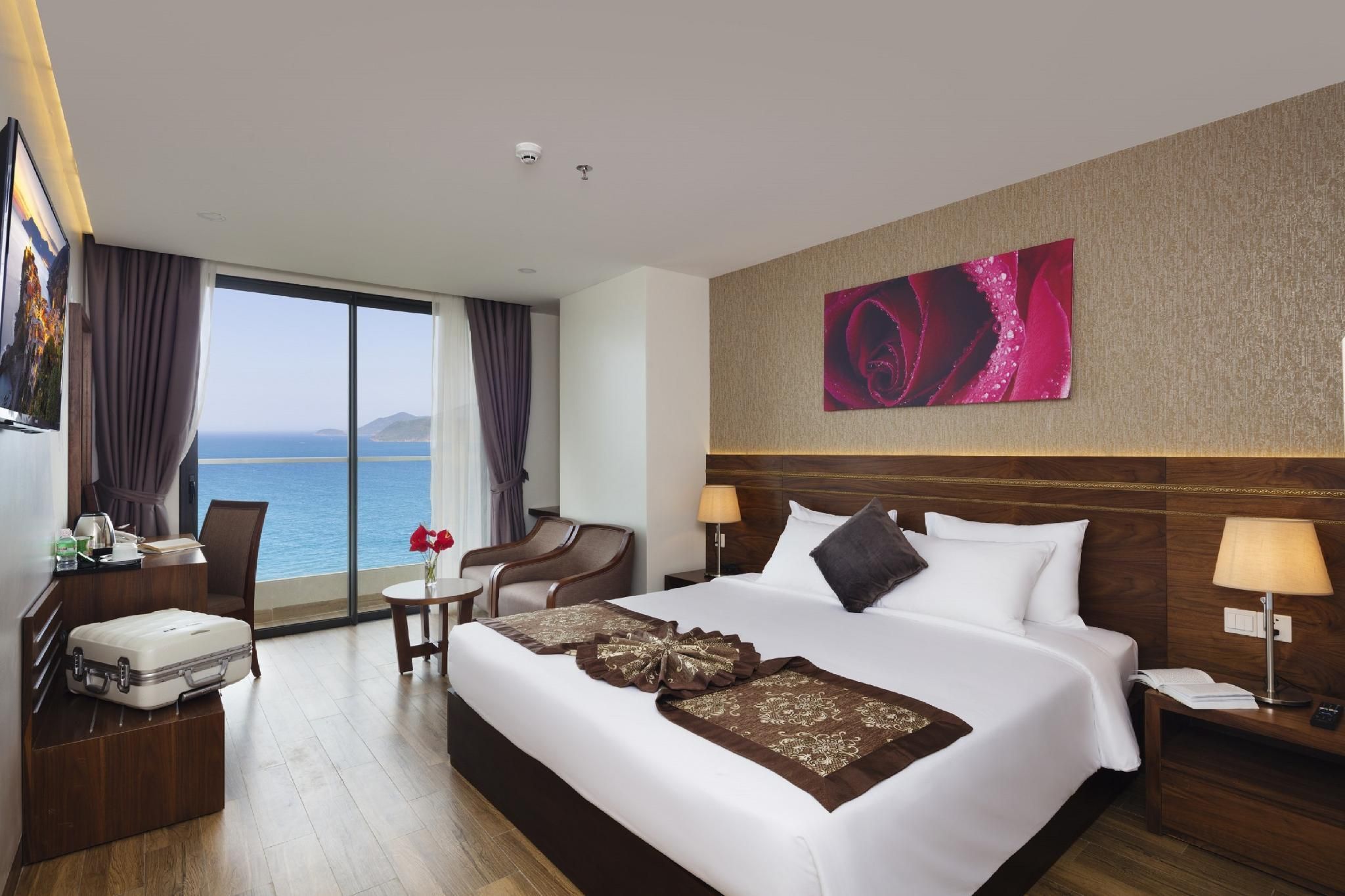 Executive Sea View Double or Twin Room with Balcony