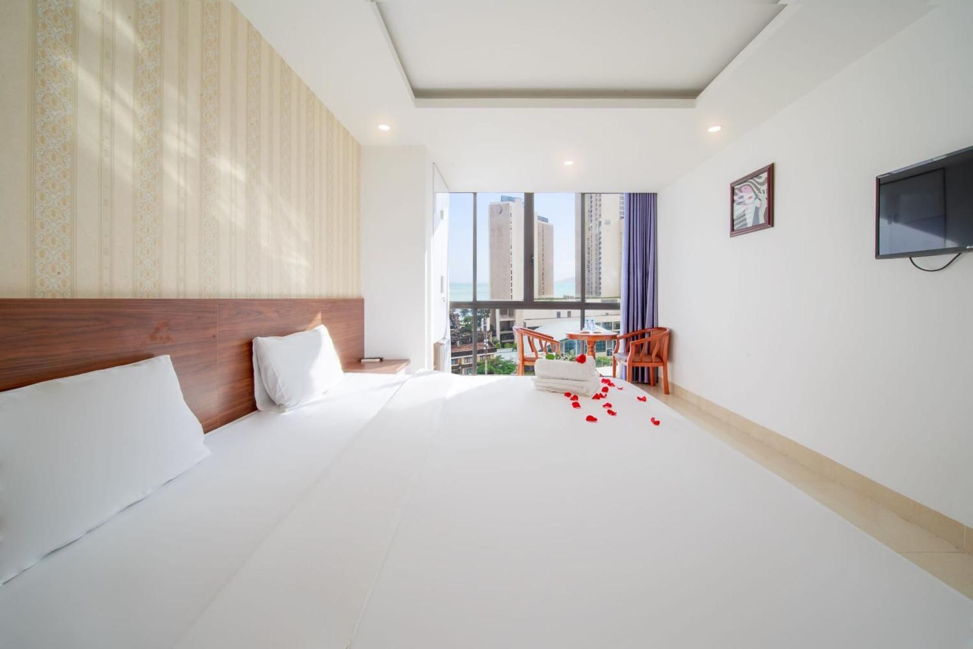 Deluxe Queen Room