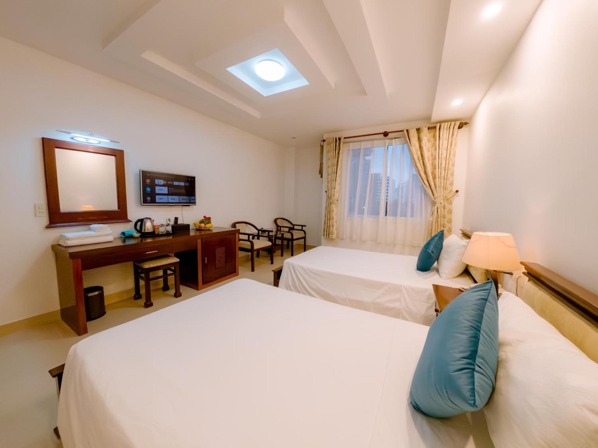 Superior Twin Room with Bathtub