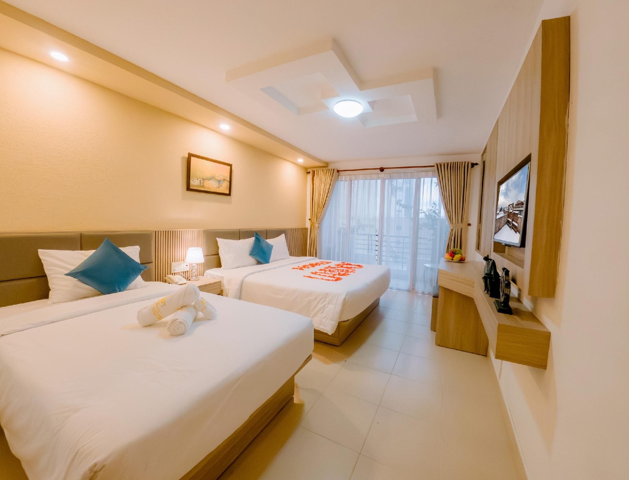 Deluxe Triple Room with Window