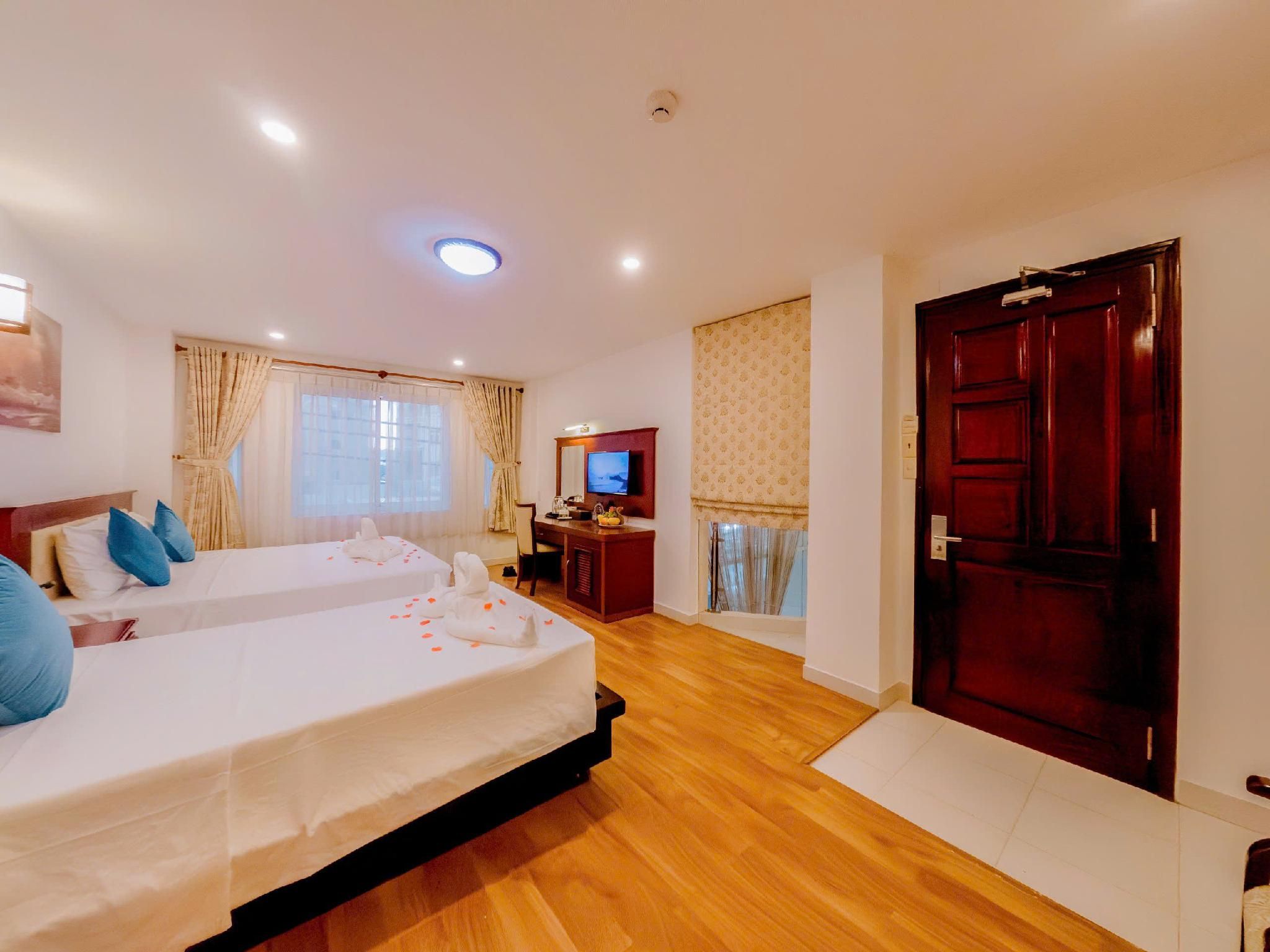 Deluxe Twin Room with Bathtub