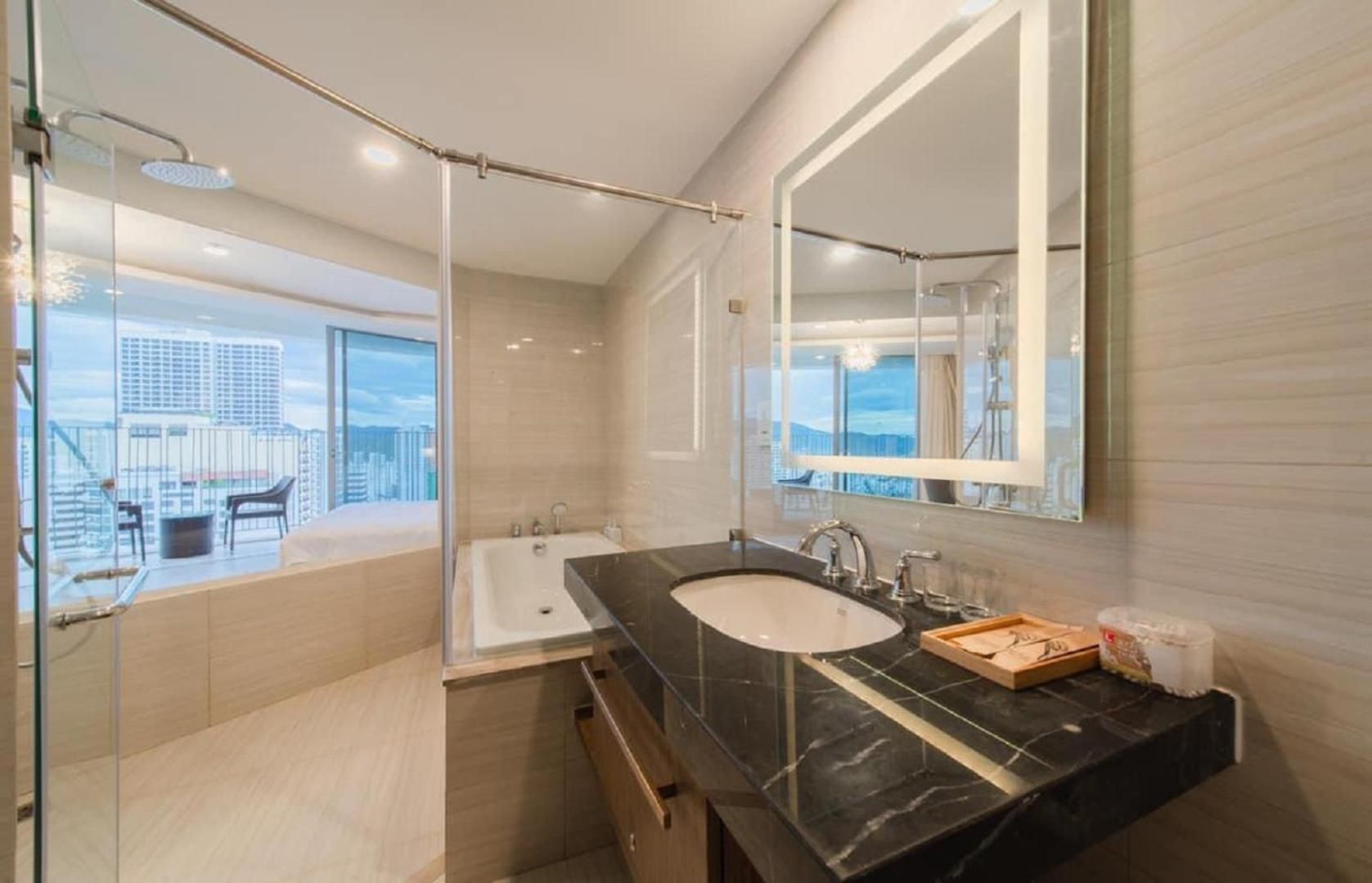 Executive Suite City View