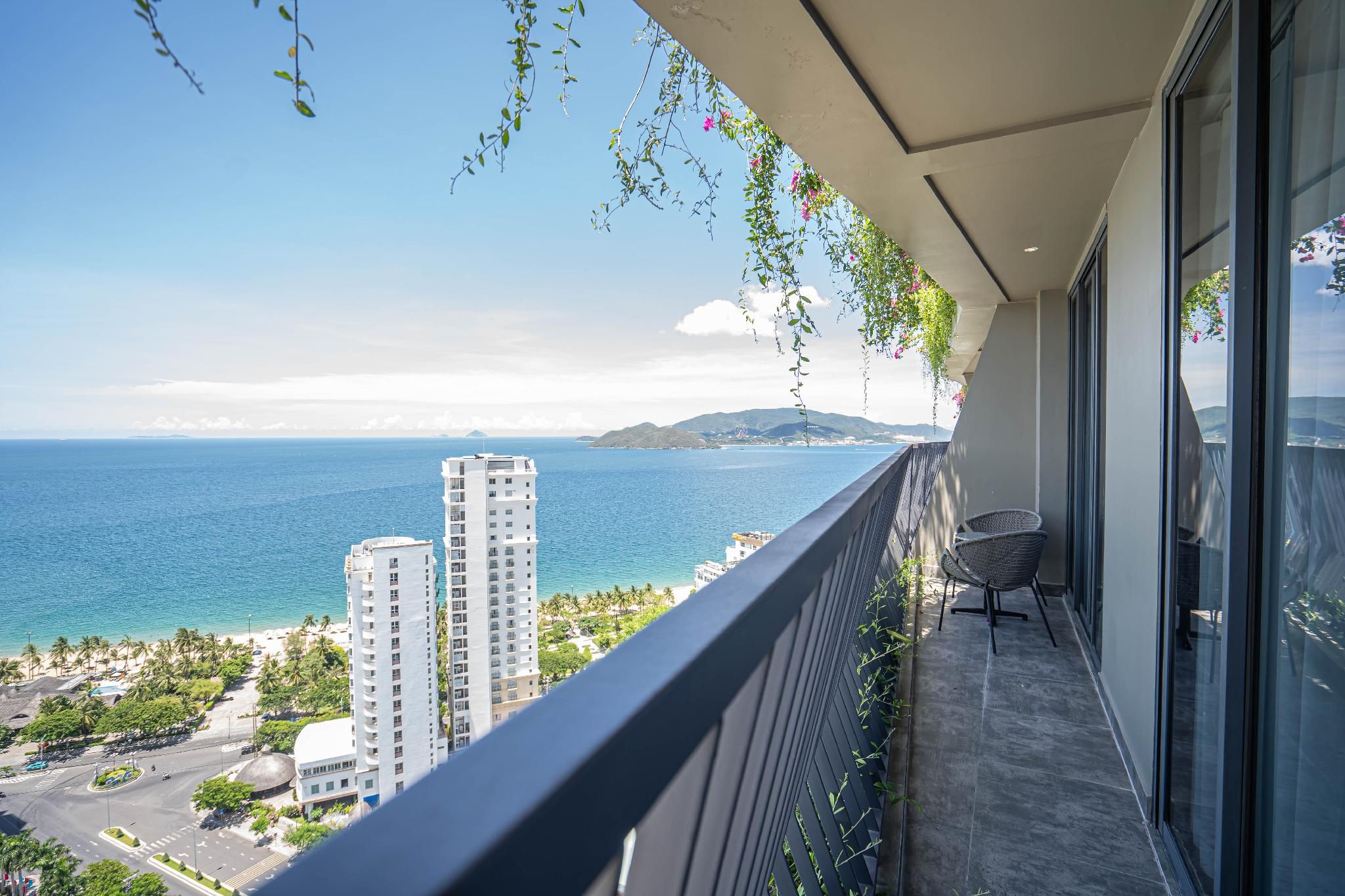 Two Bedroom Apartment with Terrace and Sea View