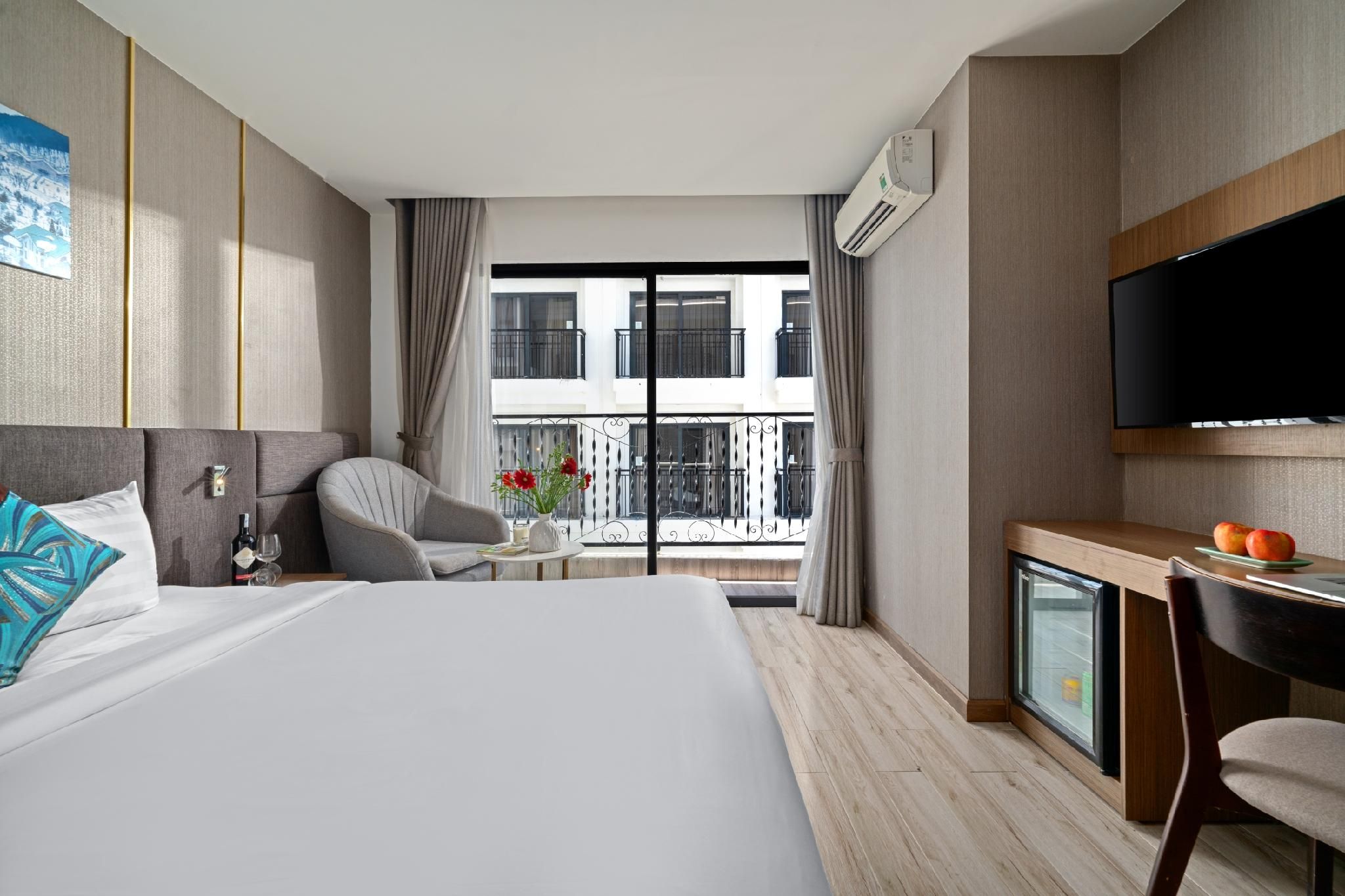 Senior double Room with Balcony