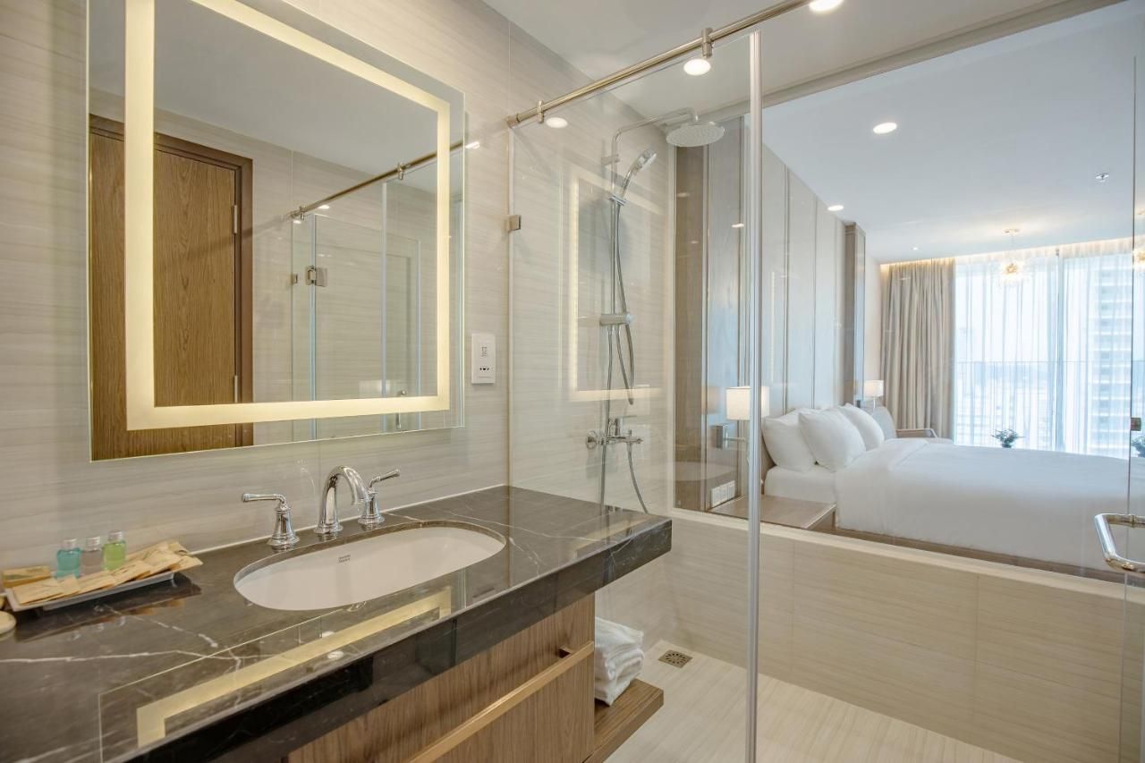 Deluxe Ocean View King Suite