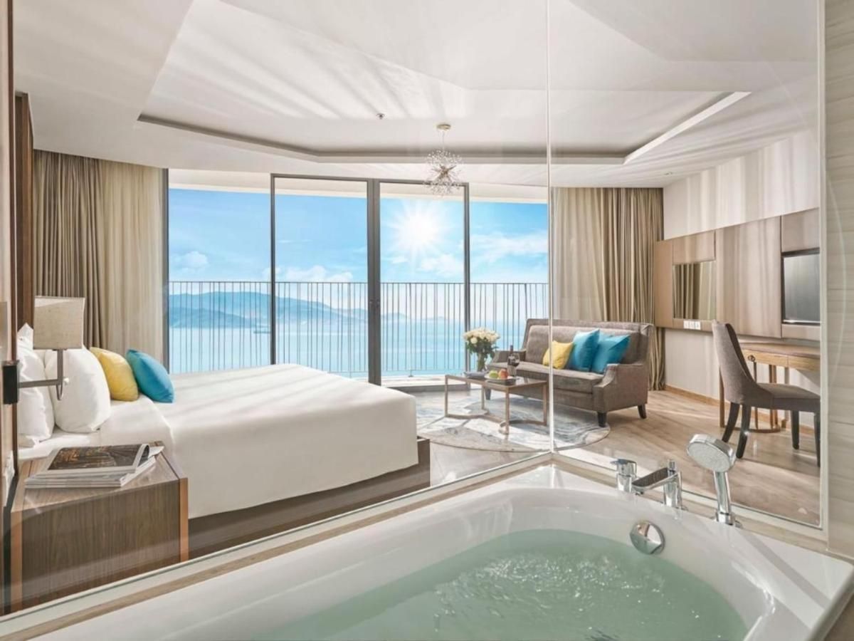 Deluxe with Bathtub