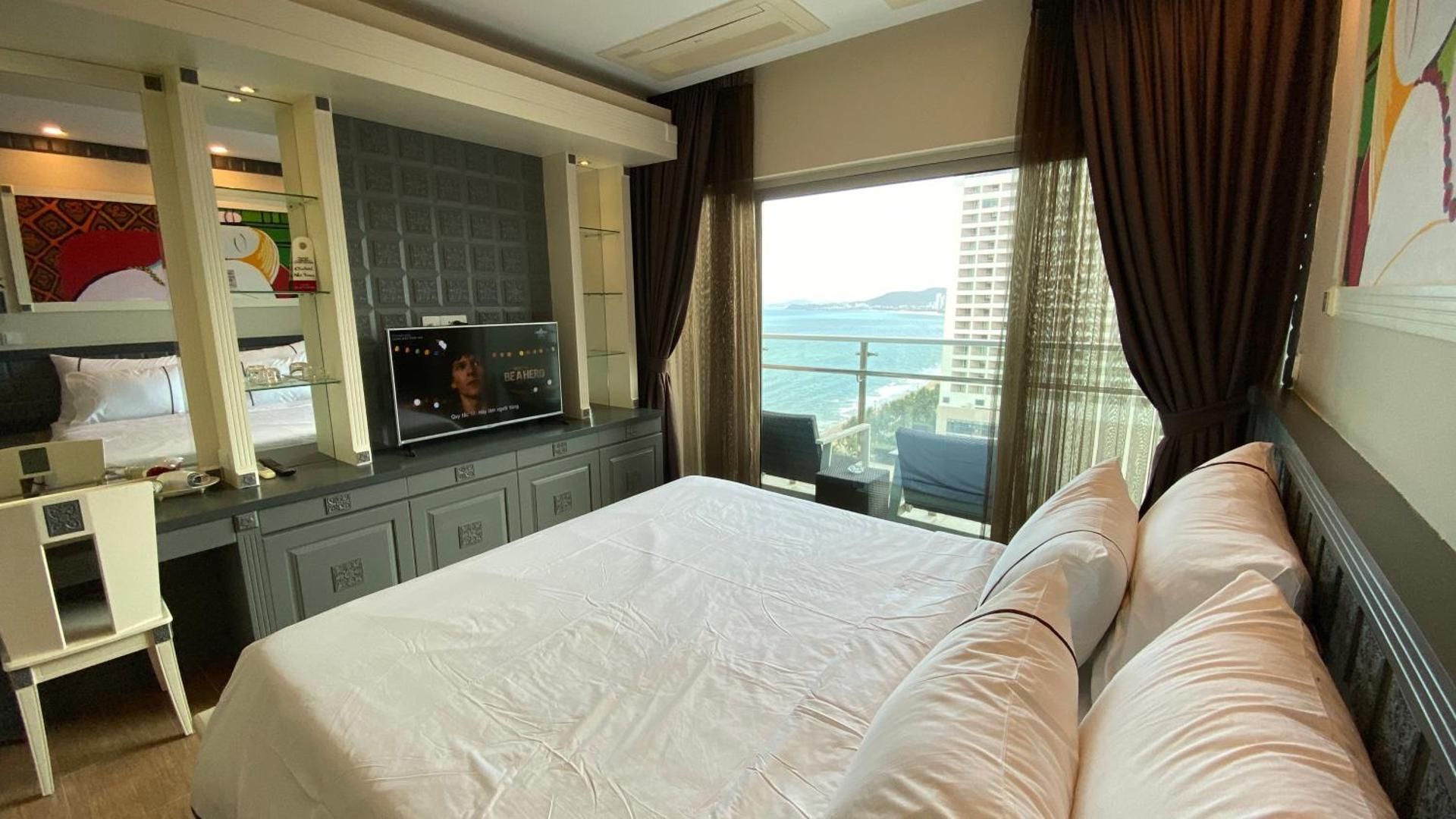 Deluxe Studio King Bed