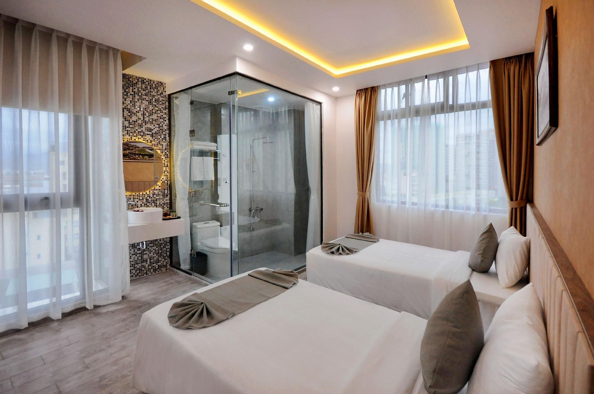 Premier Twin Room with View