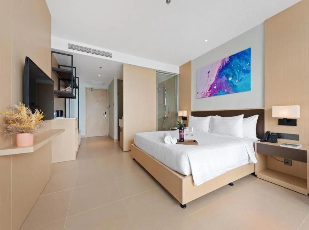 Deluxe King Room with Sea View and Balcony