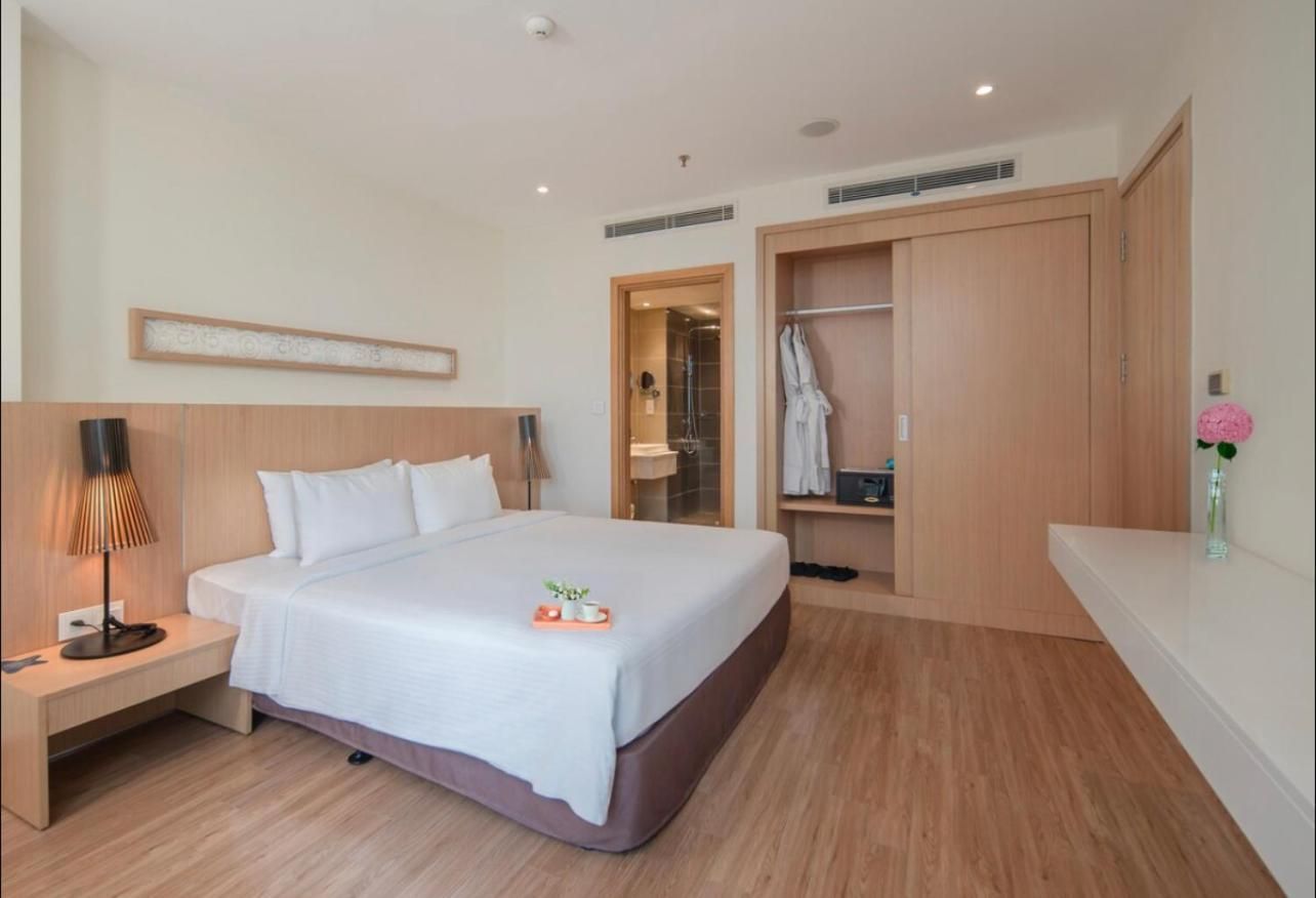 Deluxe One-Bedroom Apartment with Ocean View