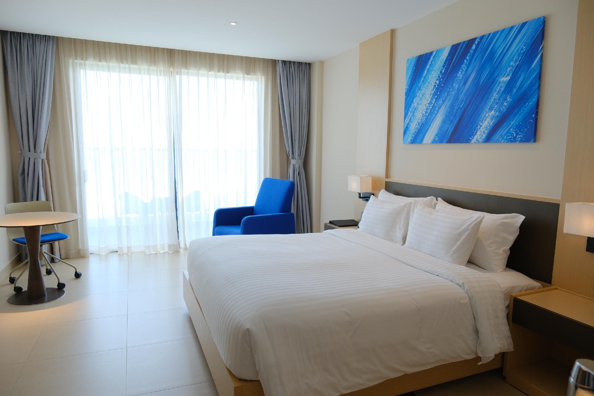 Deluxe Ocean View Room with King Bed