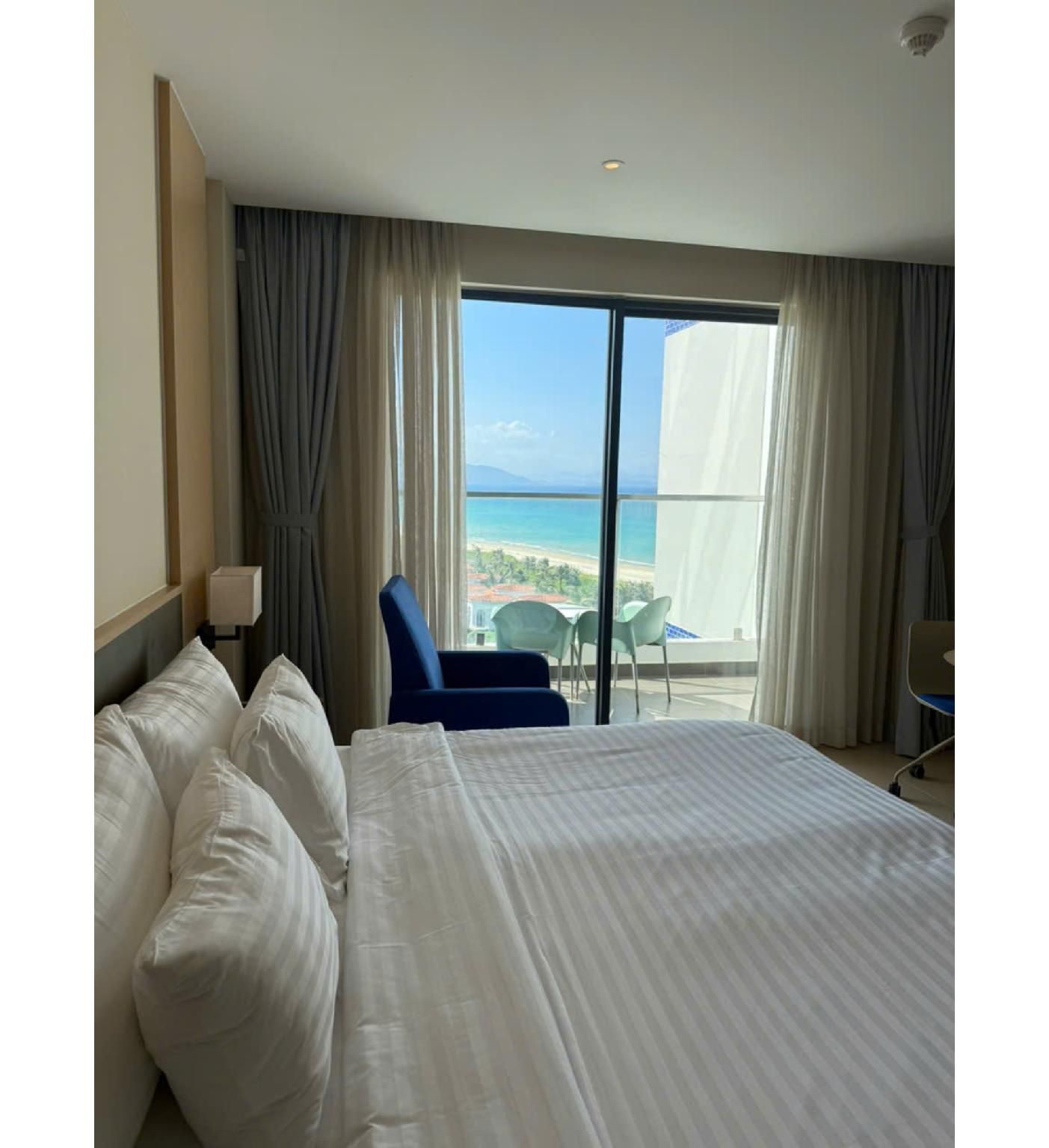 Deluxe Partial Sea View