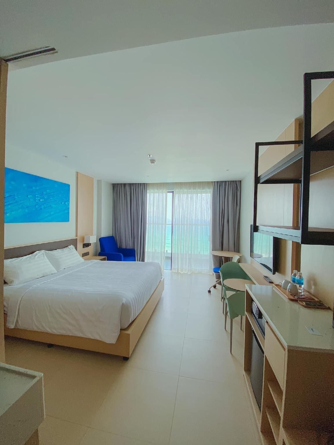 Premiere 1-Bedroom Apartment