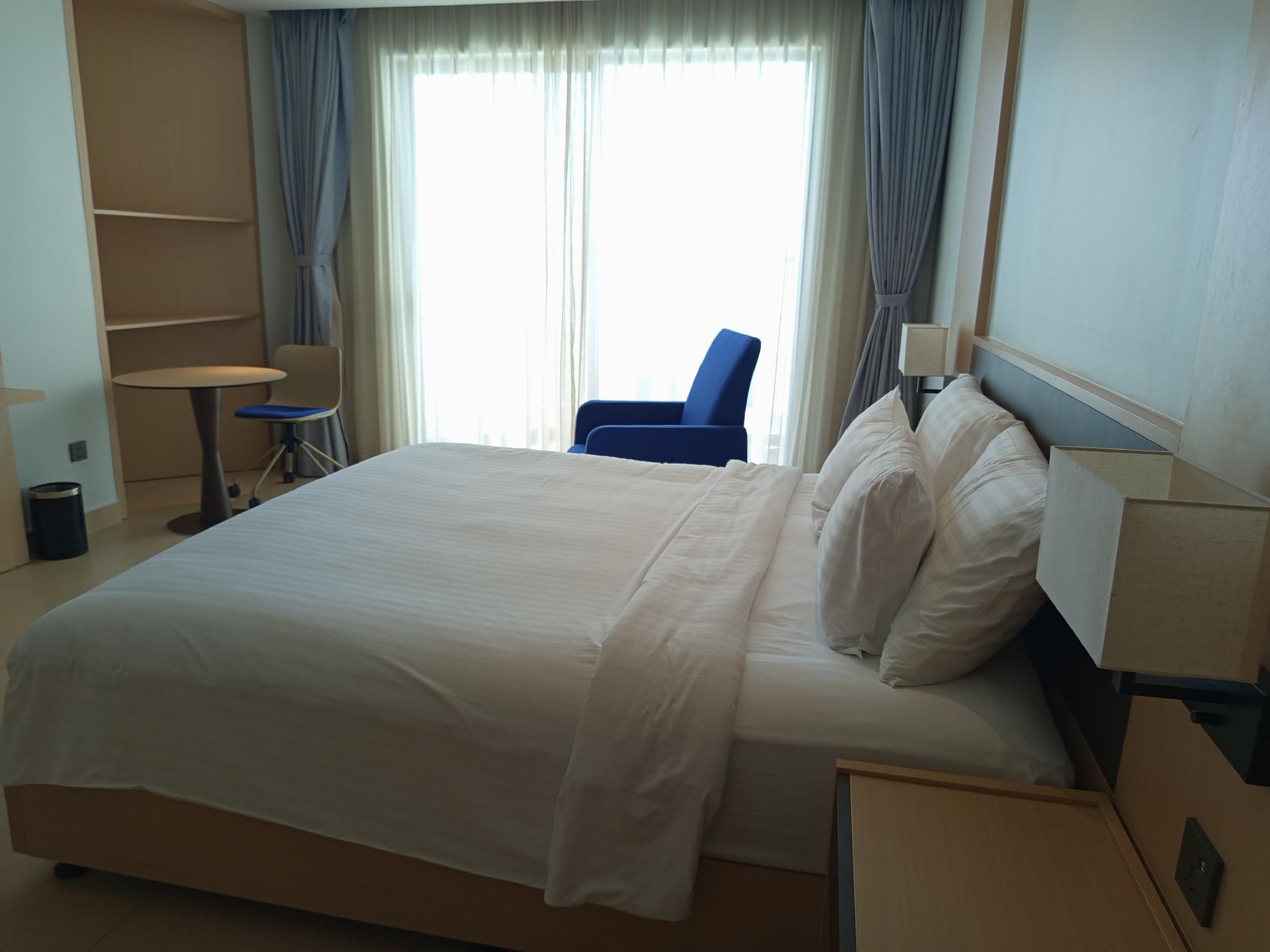 Premier Oceanfront Twin Room with Balcony
