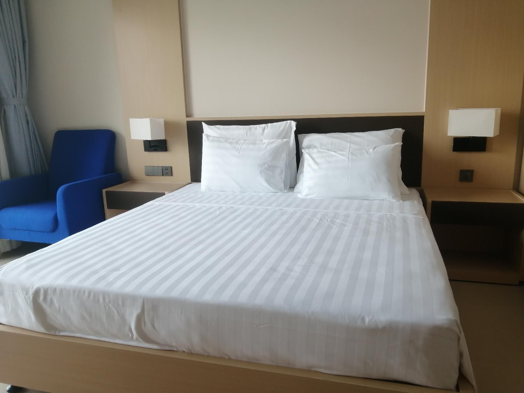 Premier Oceanfront King Room with Balcony