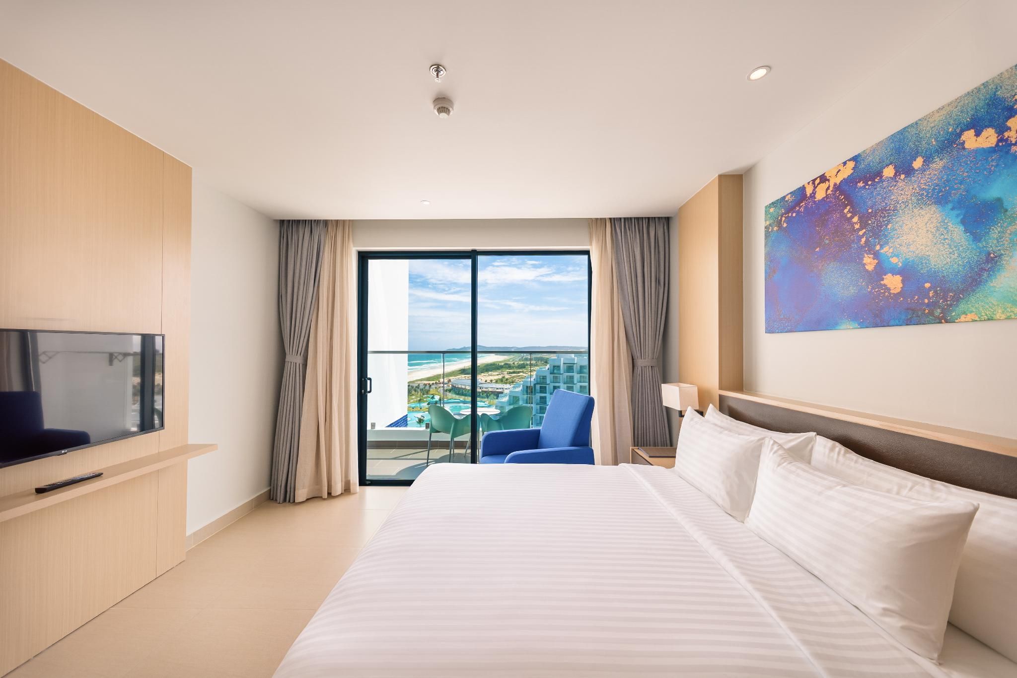 One Bedroom Family Suite with Balcony