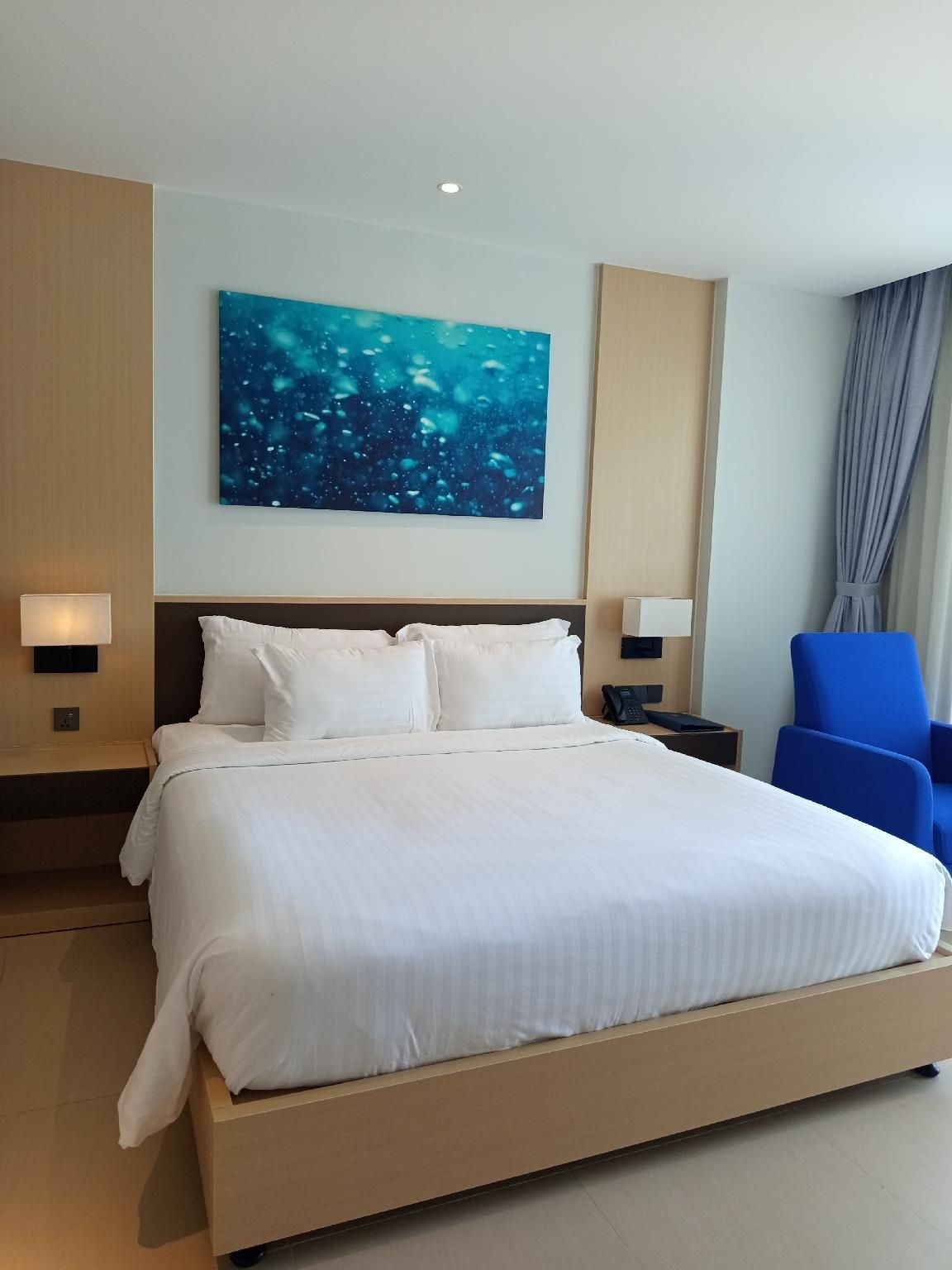 Premier Oceanfront Twin Room with Balcony