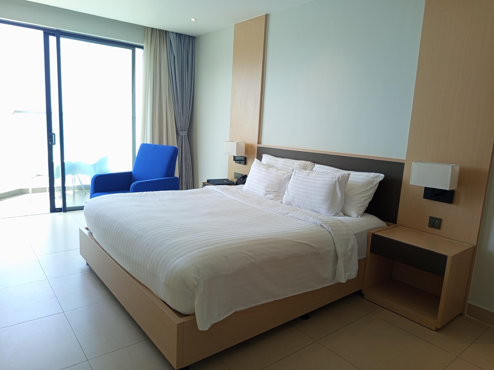 Premier Oceanfront King Room with Balcony