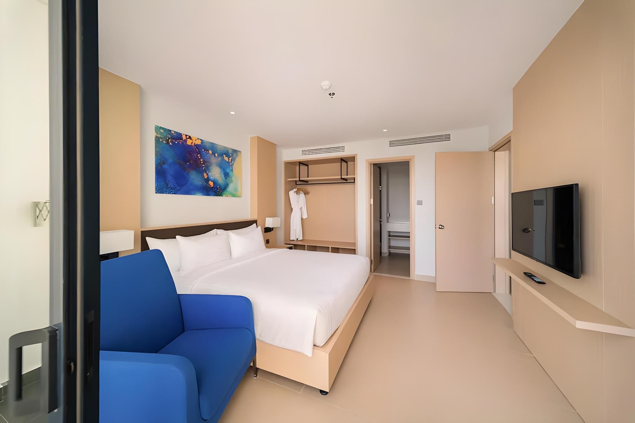 Deluxe King Bed - Non-Smoking, Not Pet-Friendly