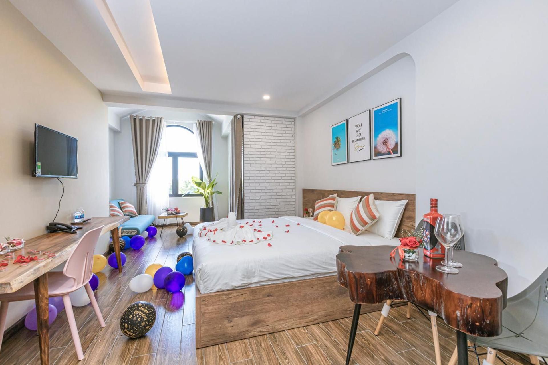 Tran Long Cu Hin Hotel Studio with Balcony 2