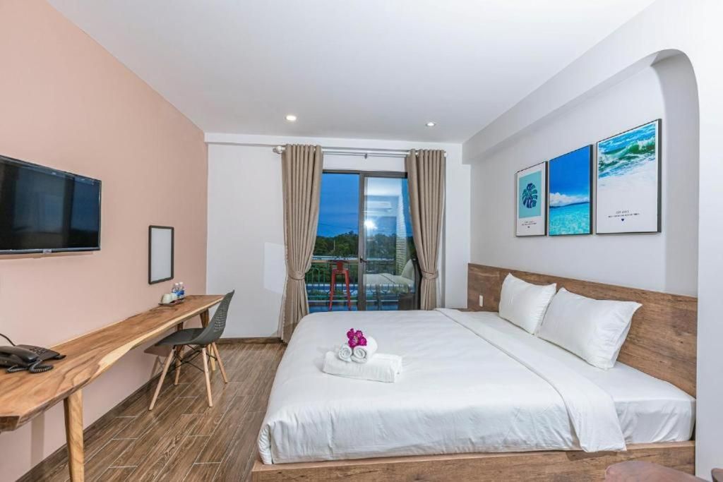 Deluxe Double Room (2 Adults + 1 Child)