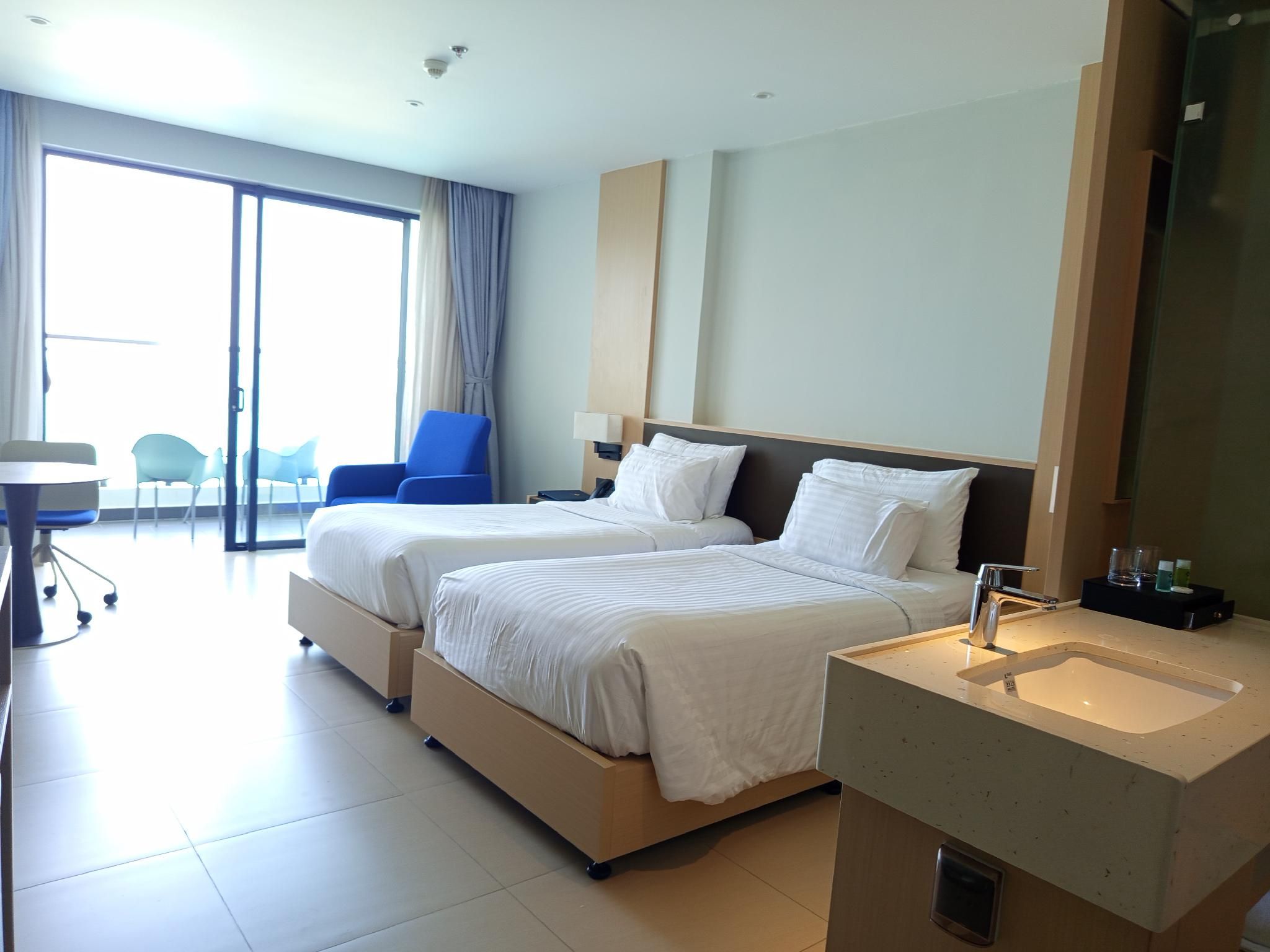 Twin Beds Standard City View