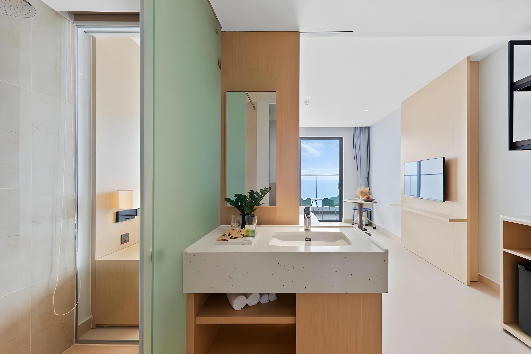 Deluxe Sea View King Room