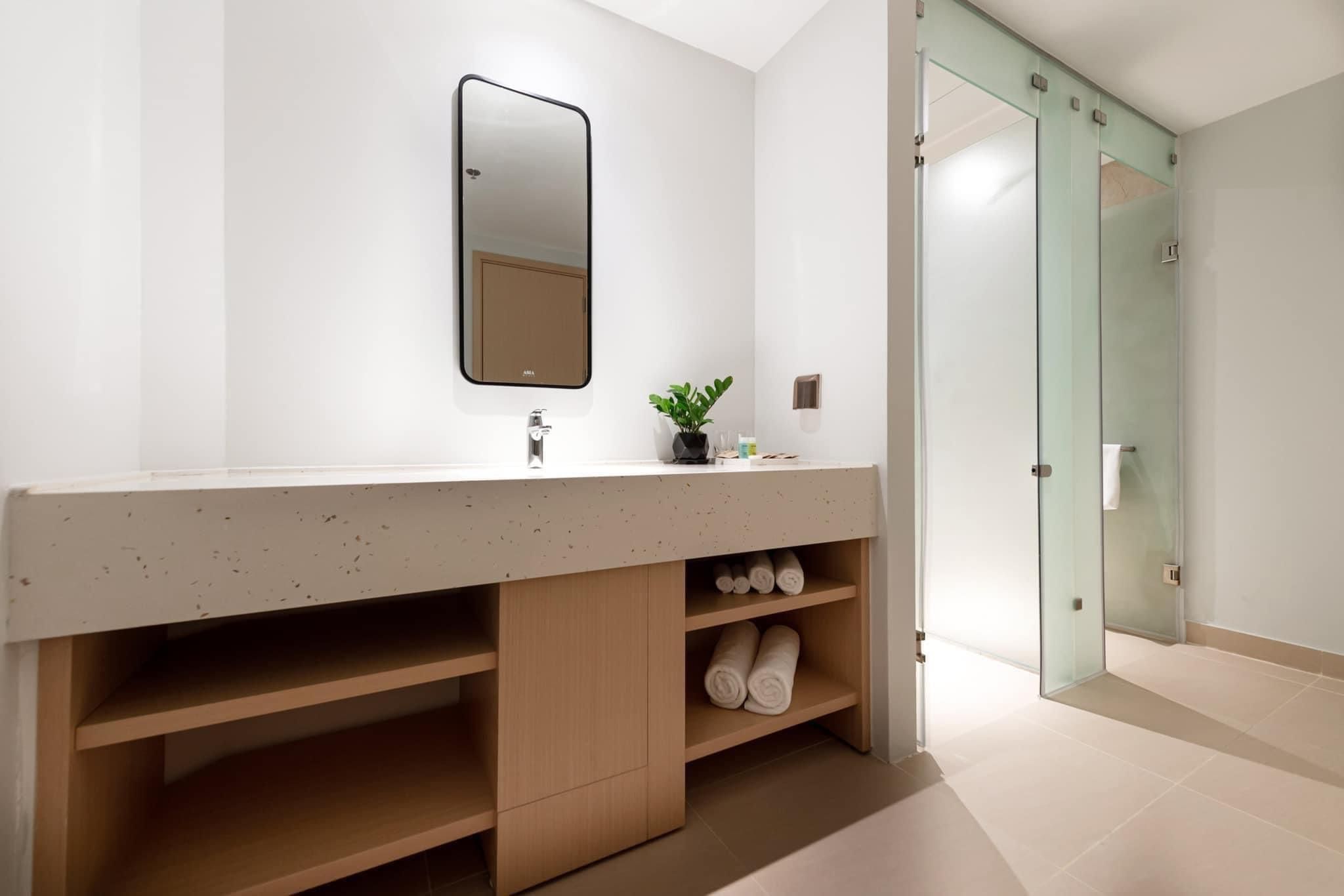 Deluxe Sea View Suite