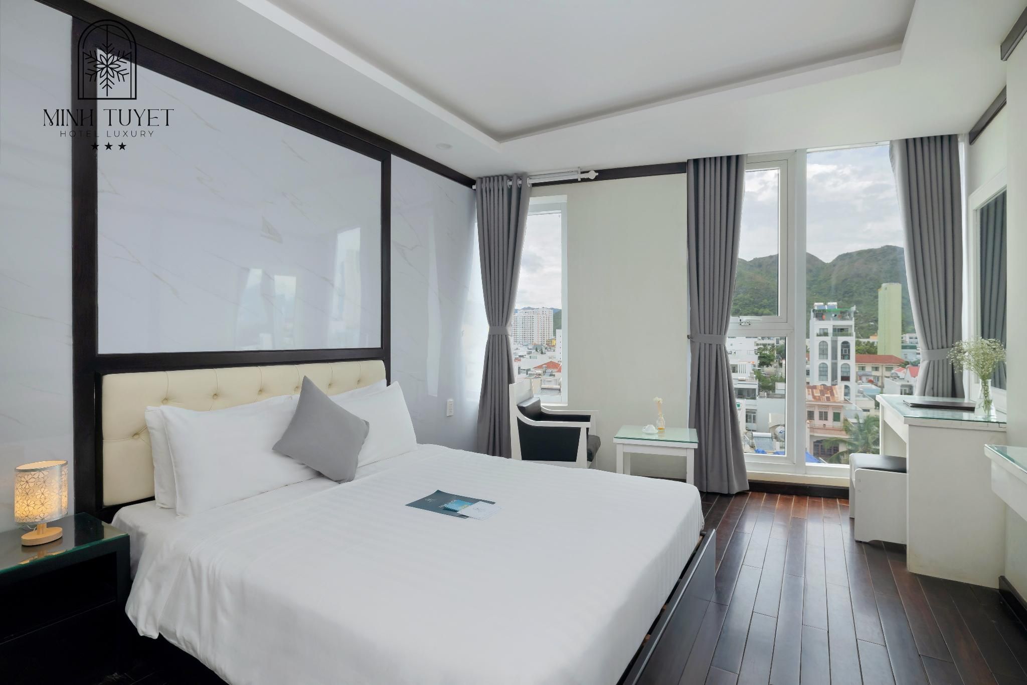 Deluxe Queen Room