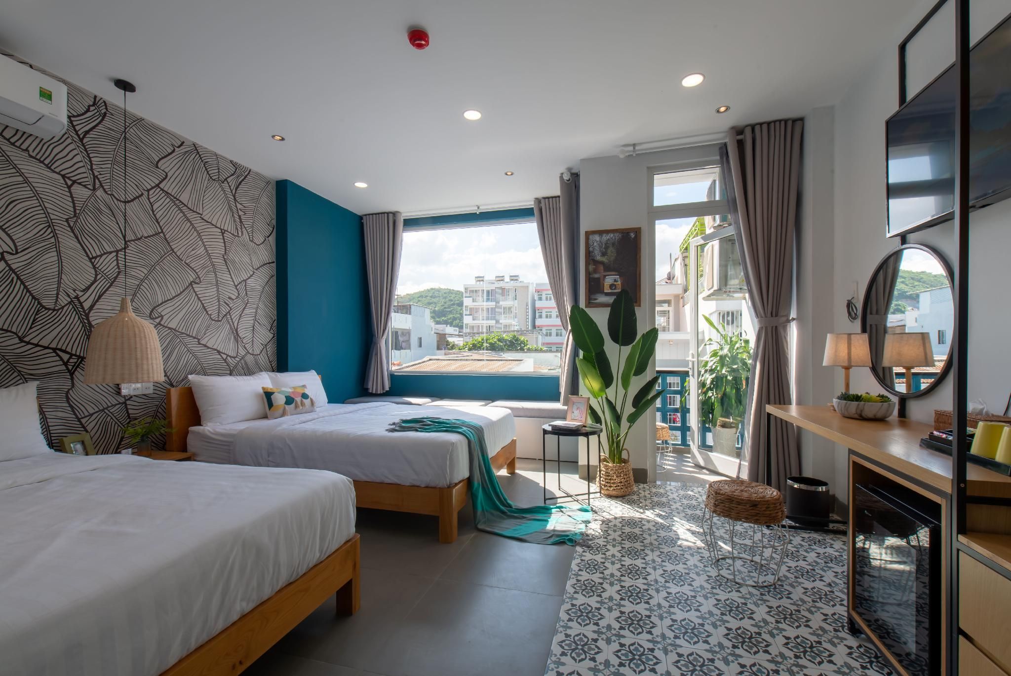 Deluxe Balcony Room - 2 Queen Beds
