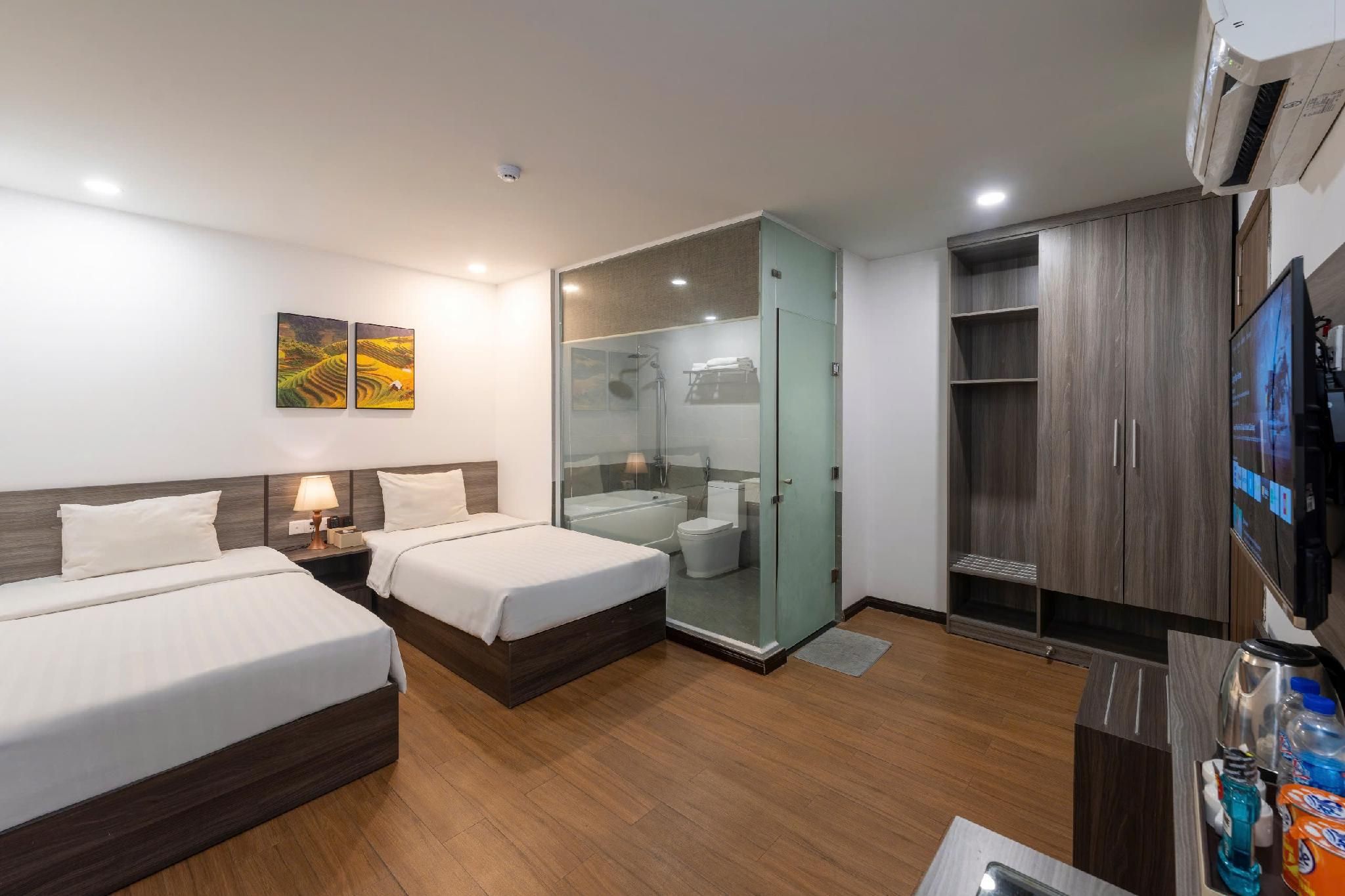 Double Bed-No Window