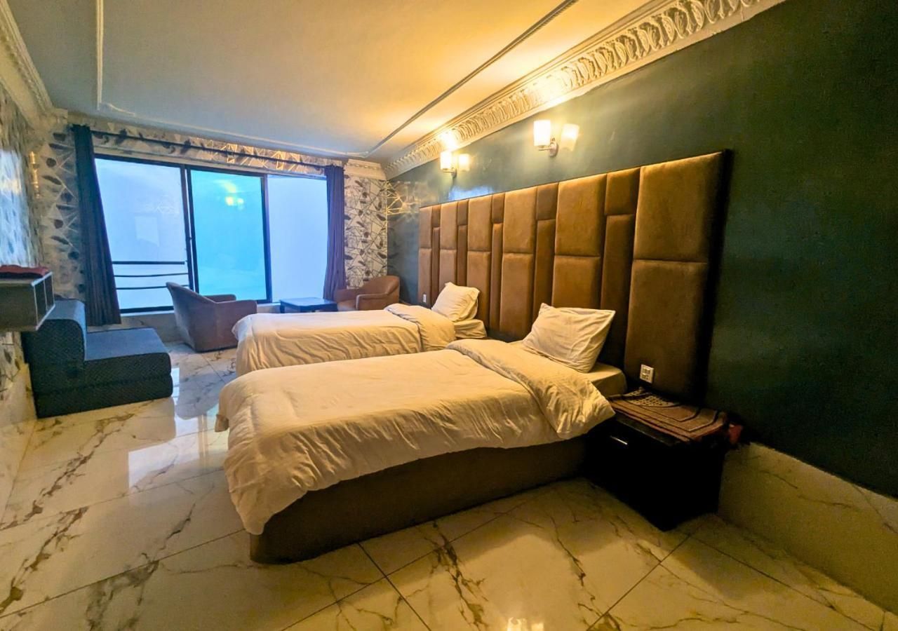 Suite with Mountain View
