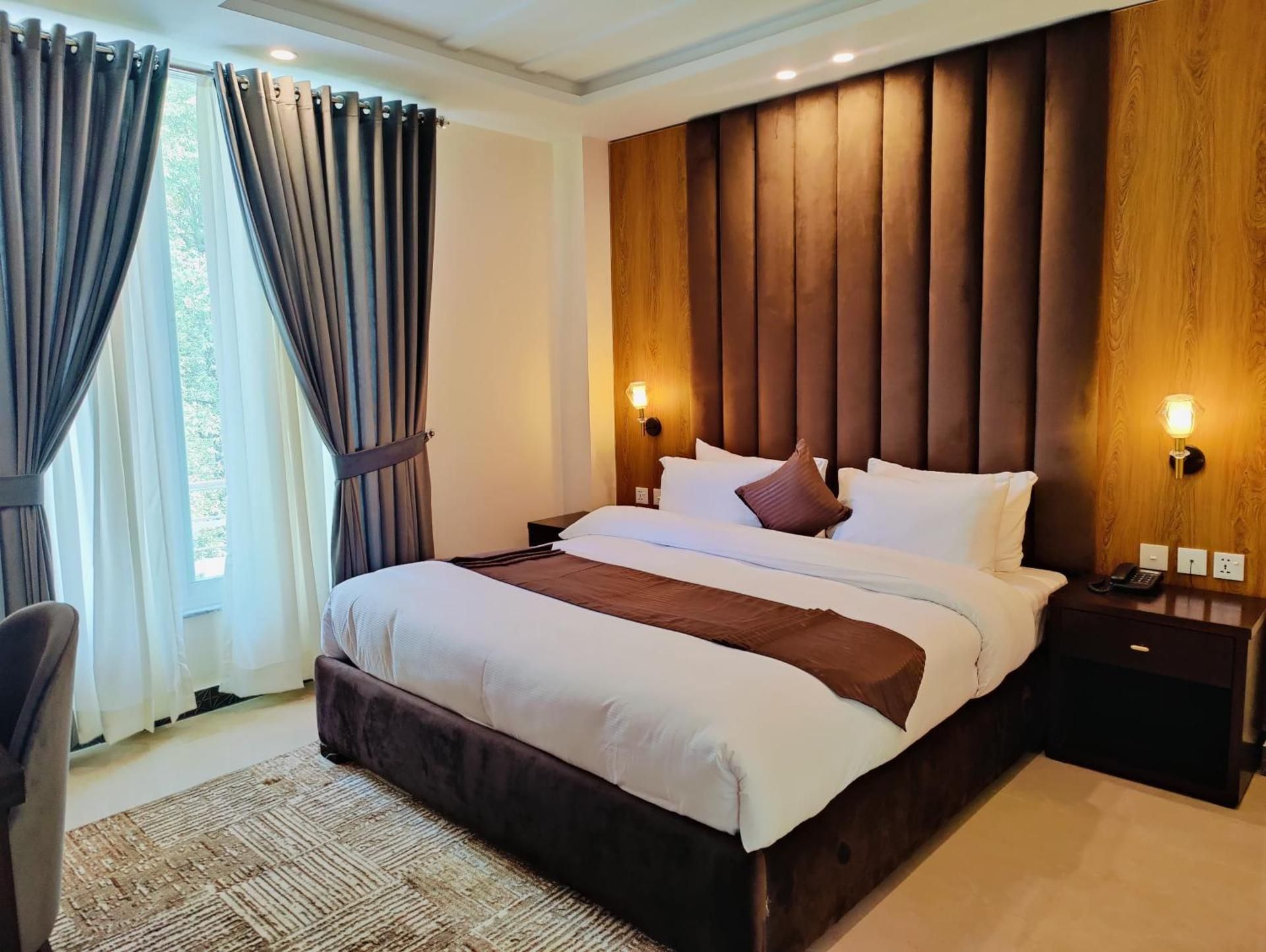 Deluxe King Room