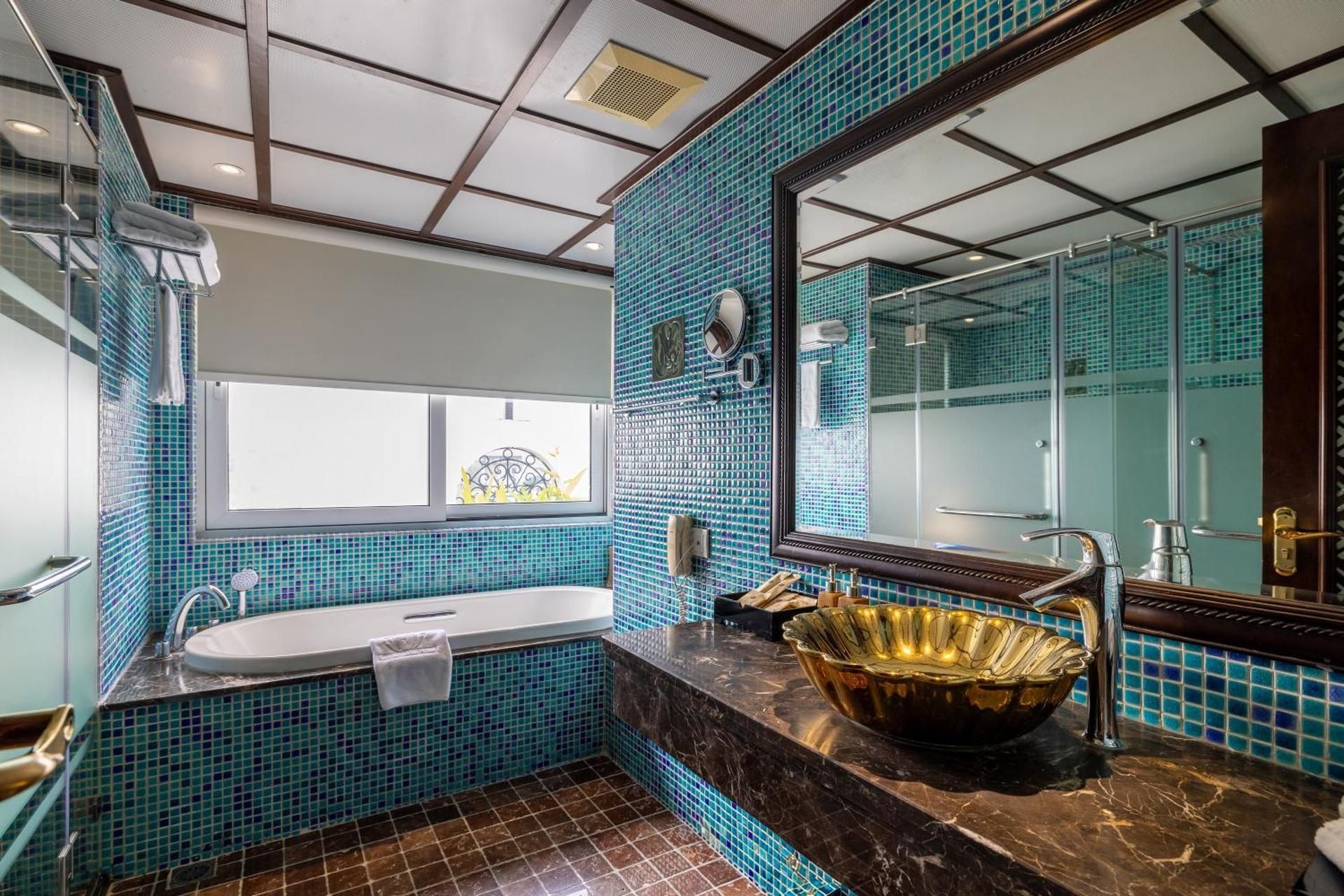 Solis Suite Balcony with City View