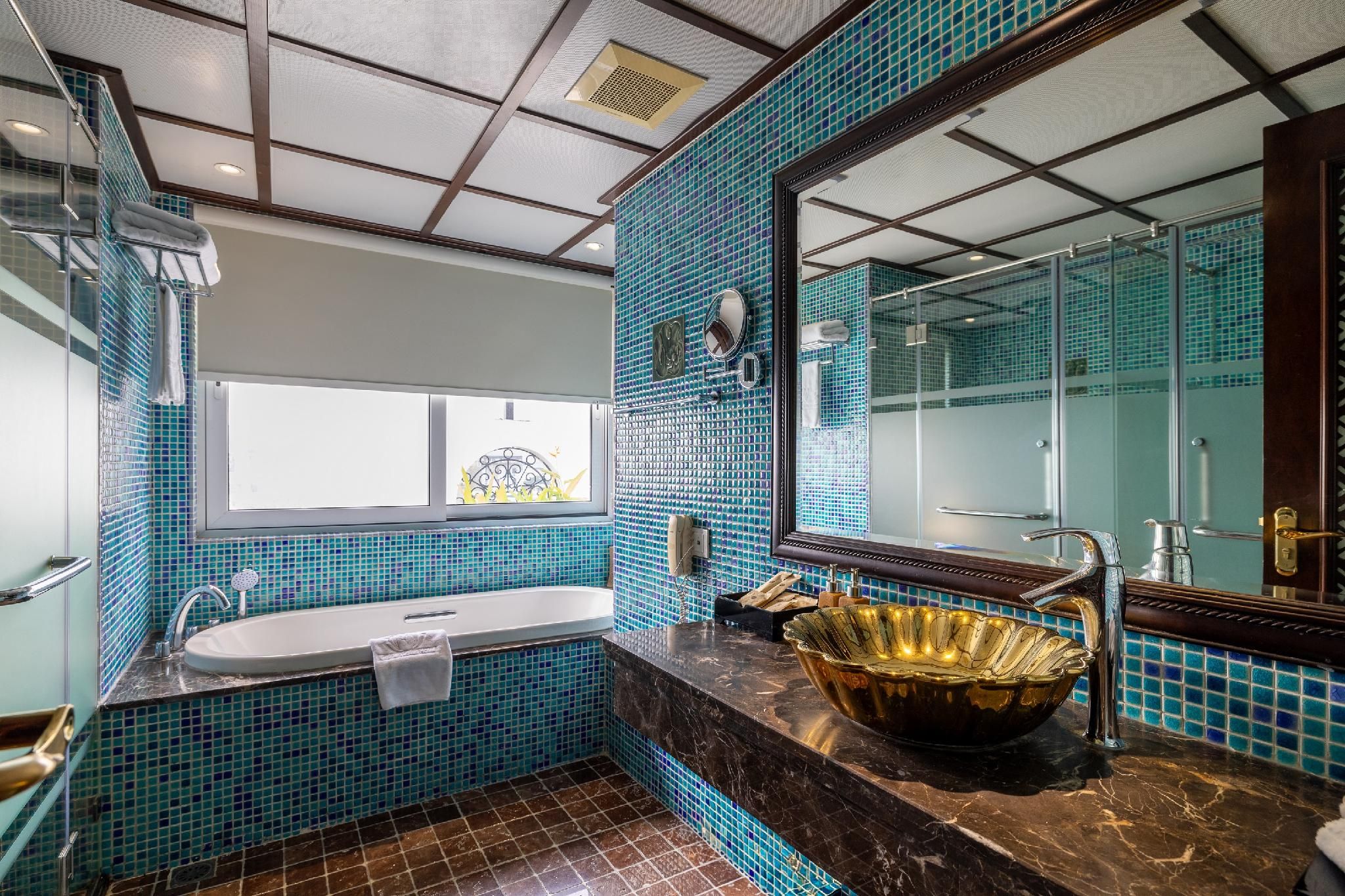 Hanoi Solis Hotel Suite Balcony, 3rd Floor  3